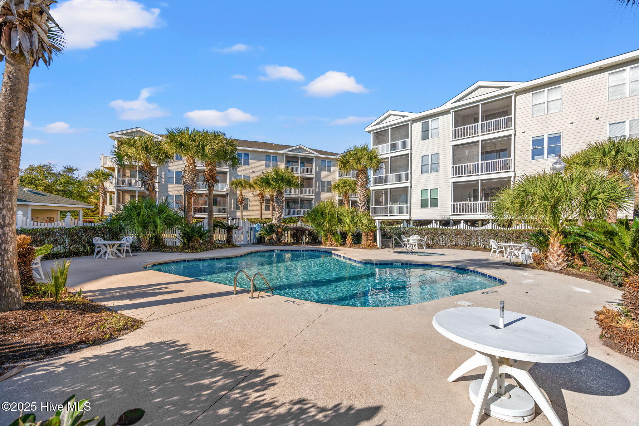 100542307 | Photo 28