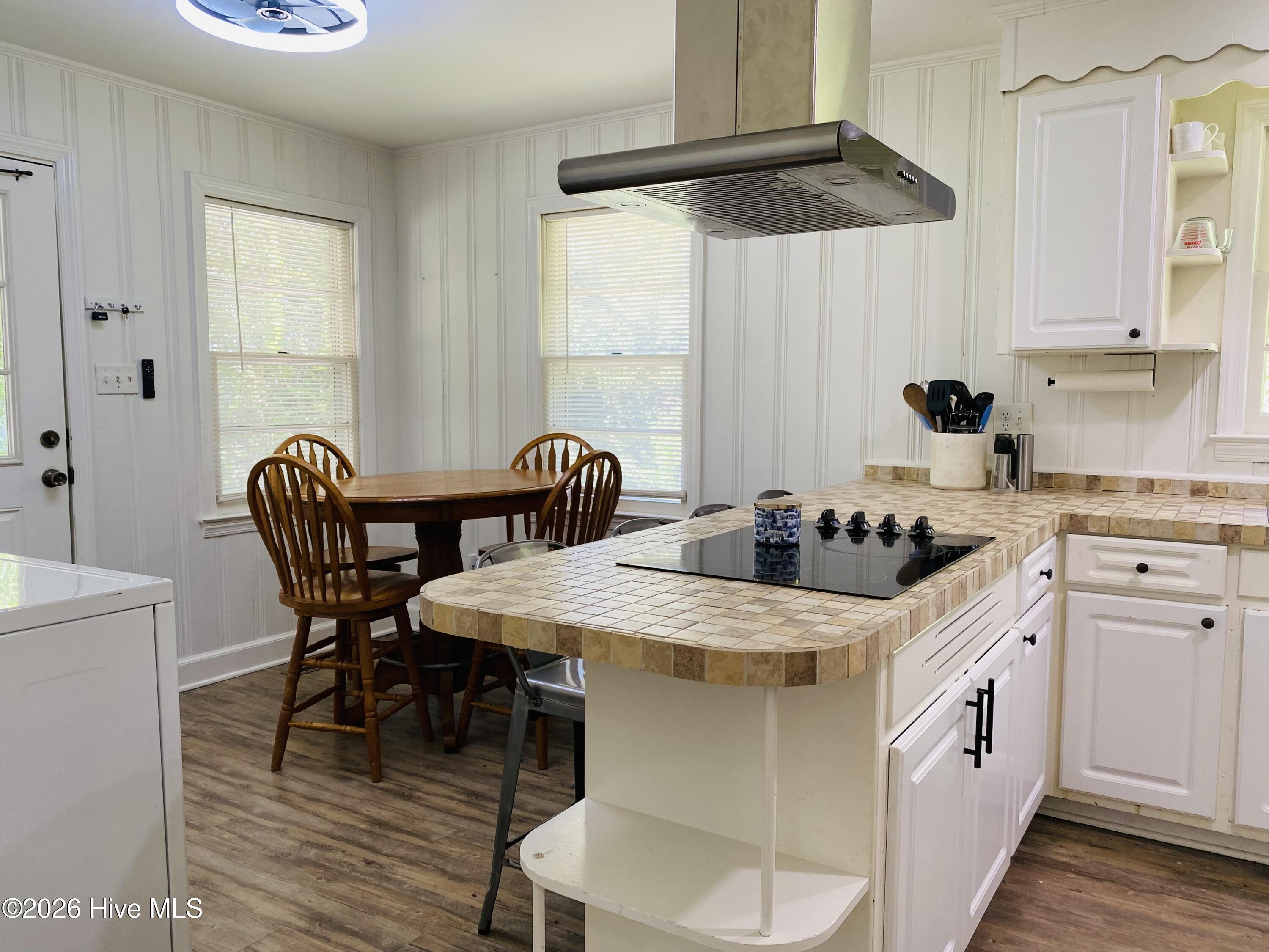 100569666 | Photo 28