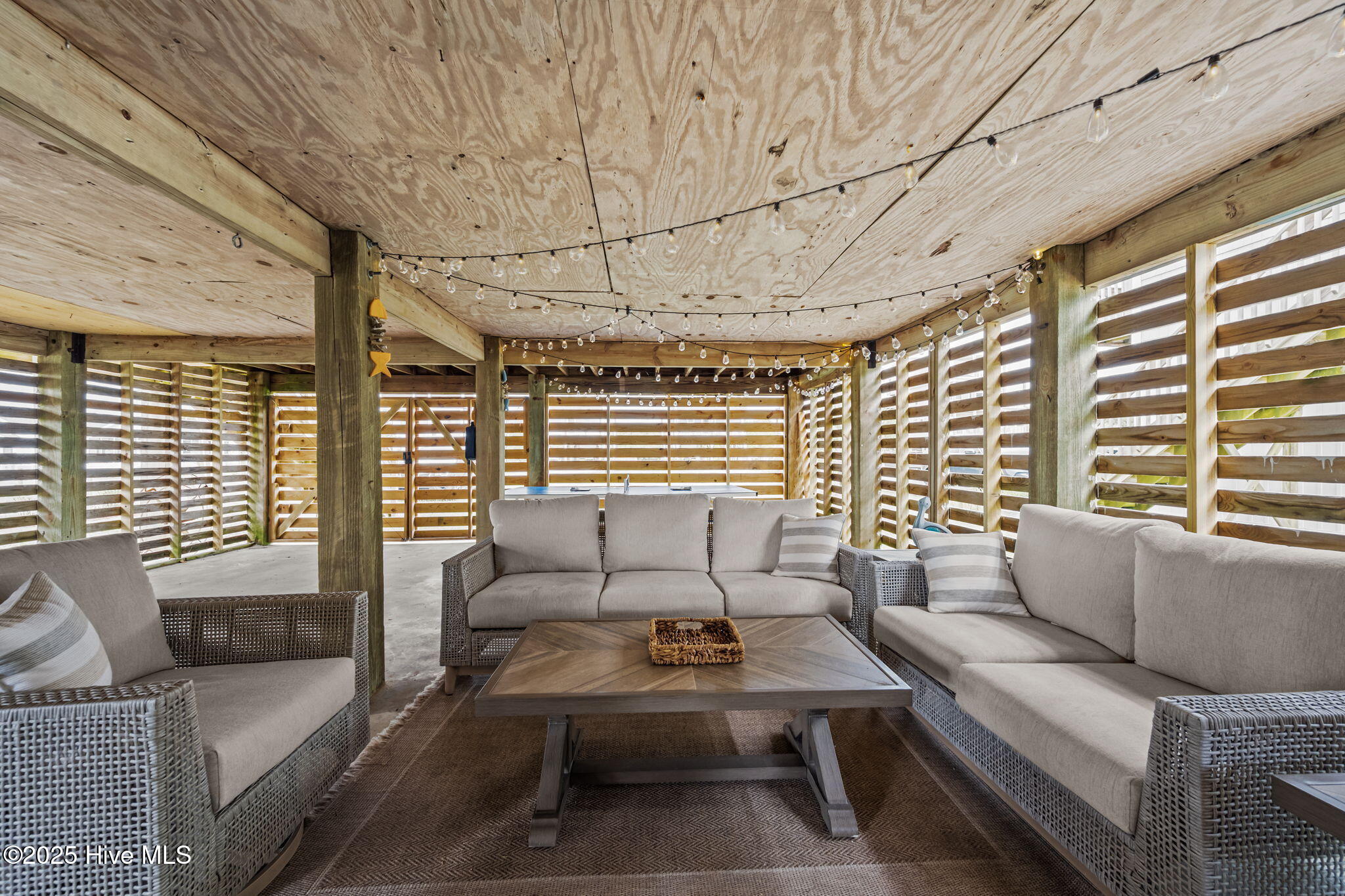 100525706 | Photo 31