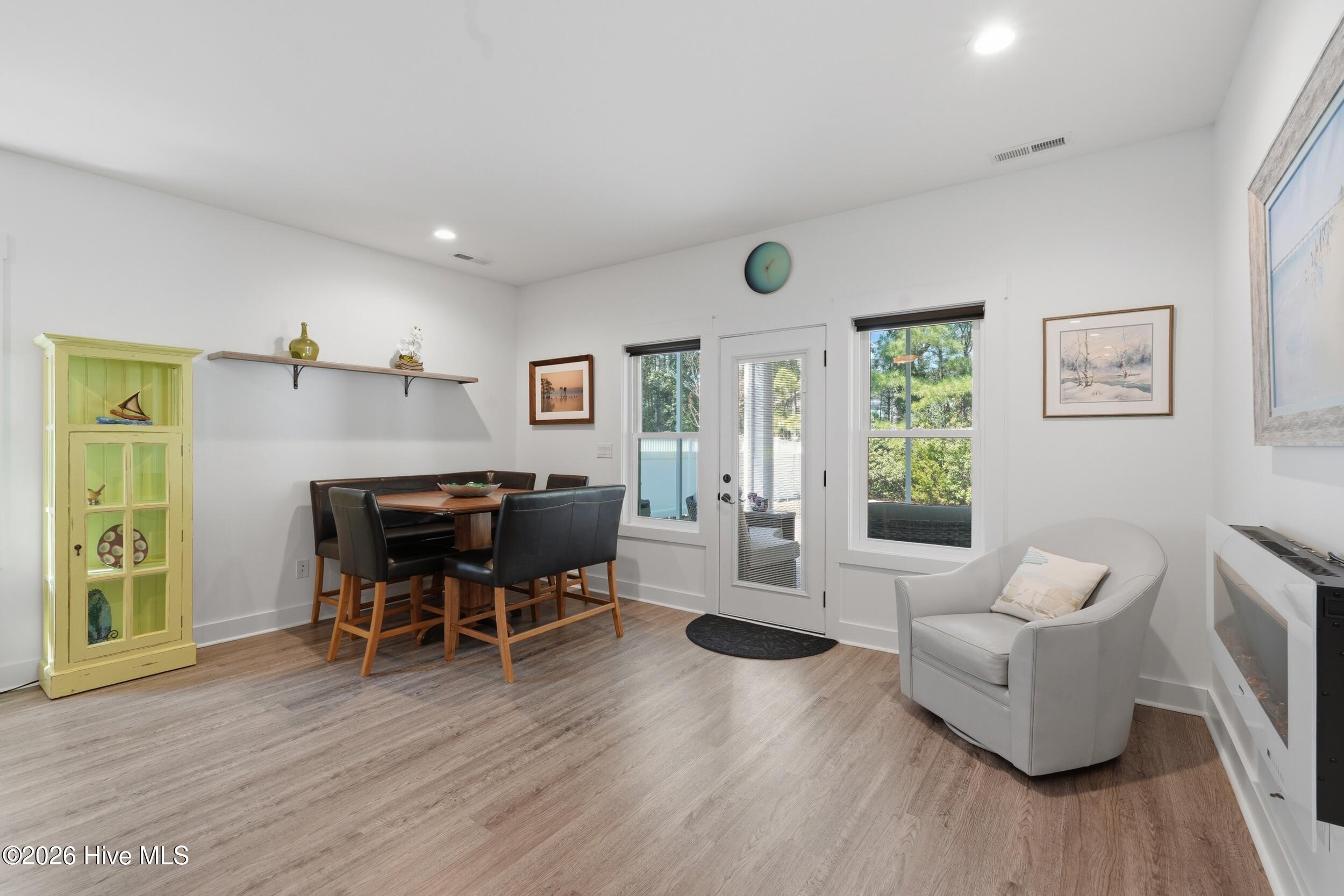 100560251 | Photo 63