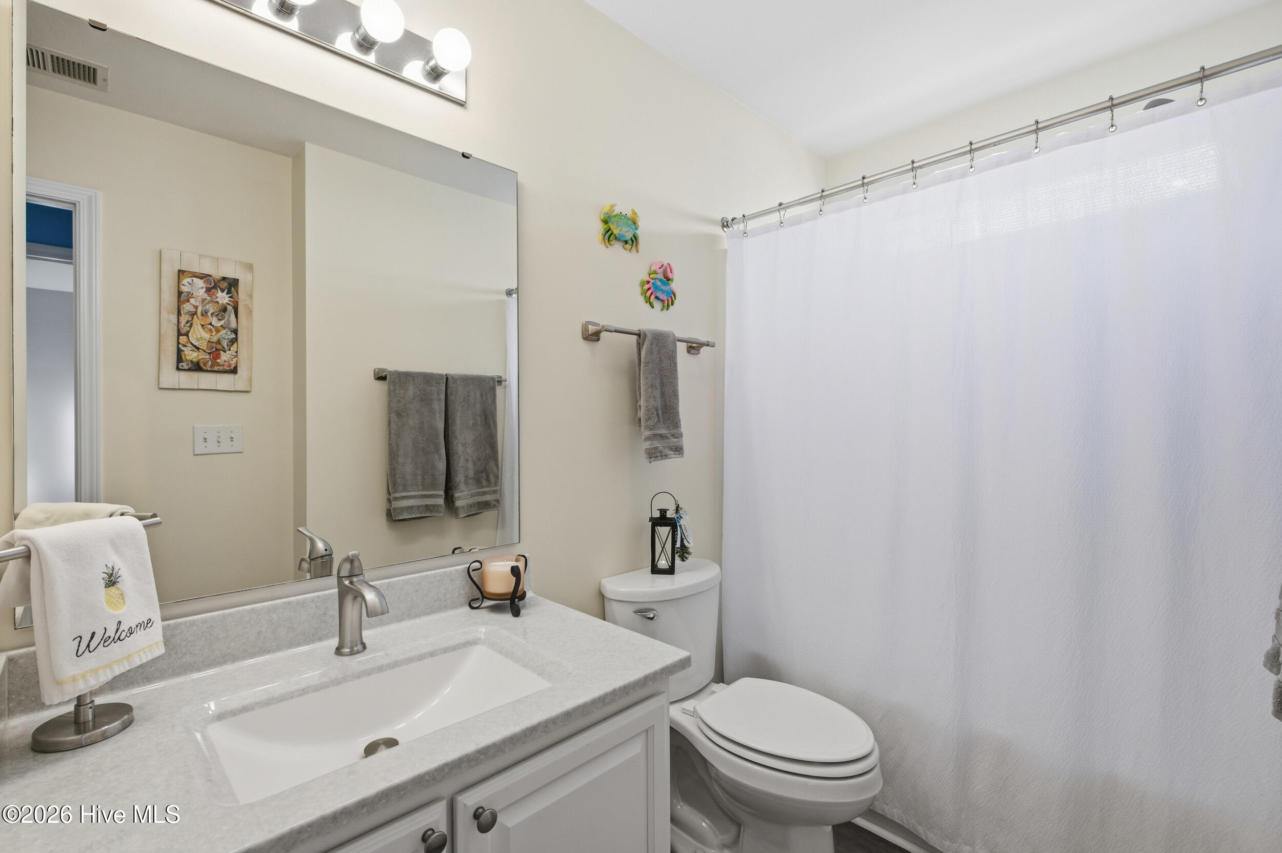 100548678 | Photo 23