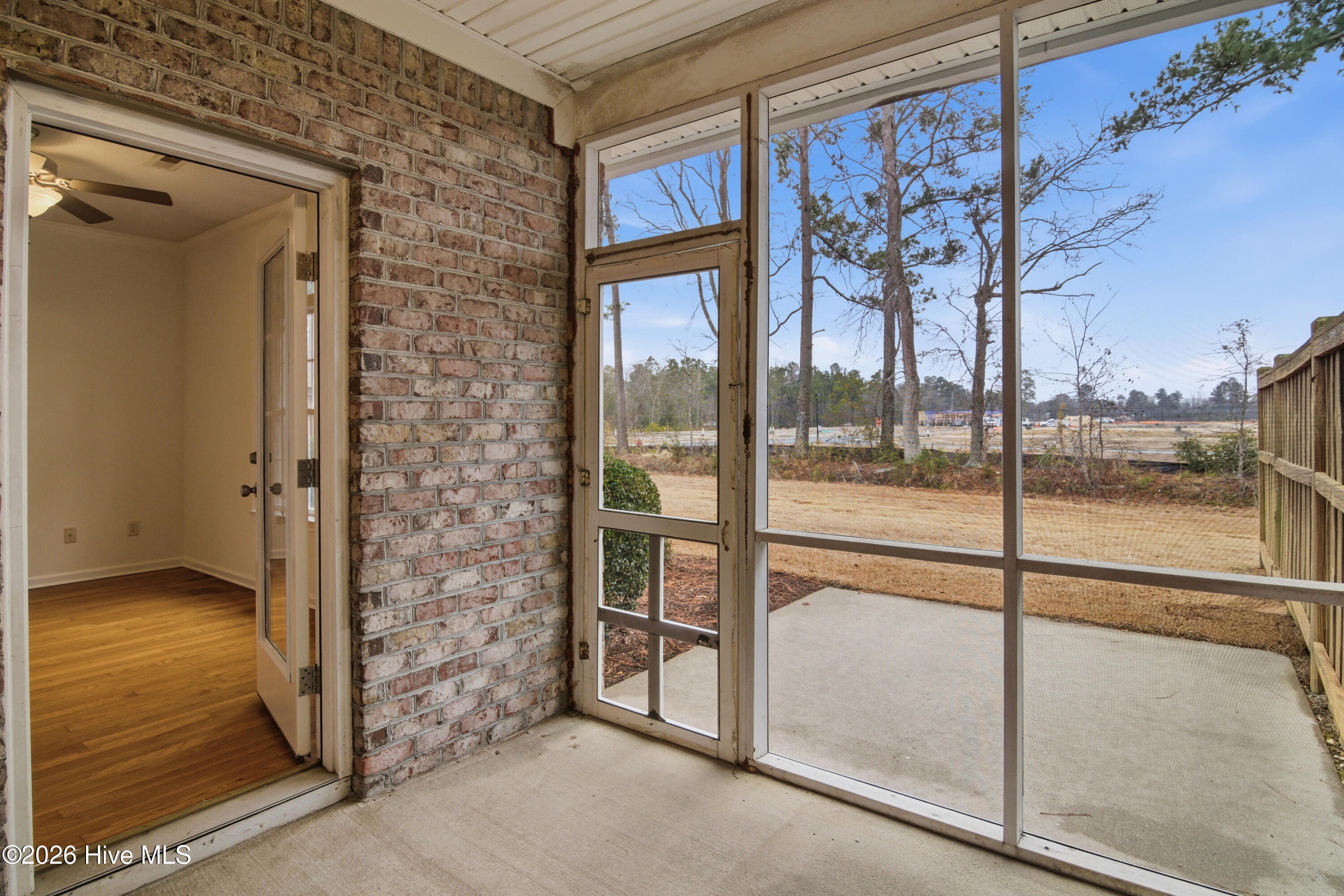 100554409 | Photo 40