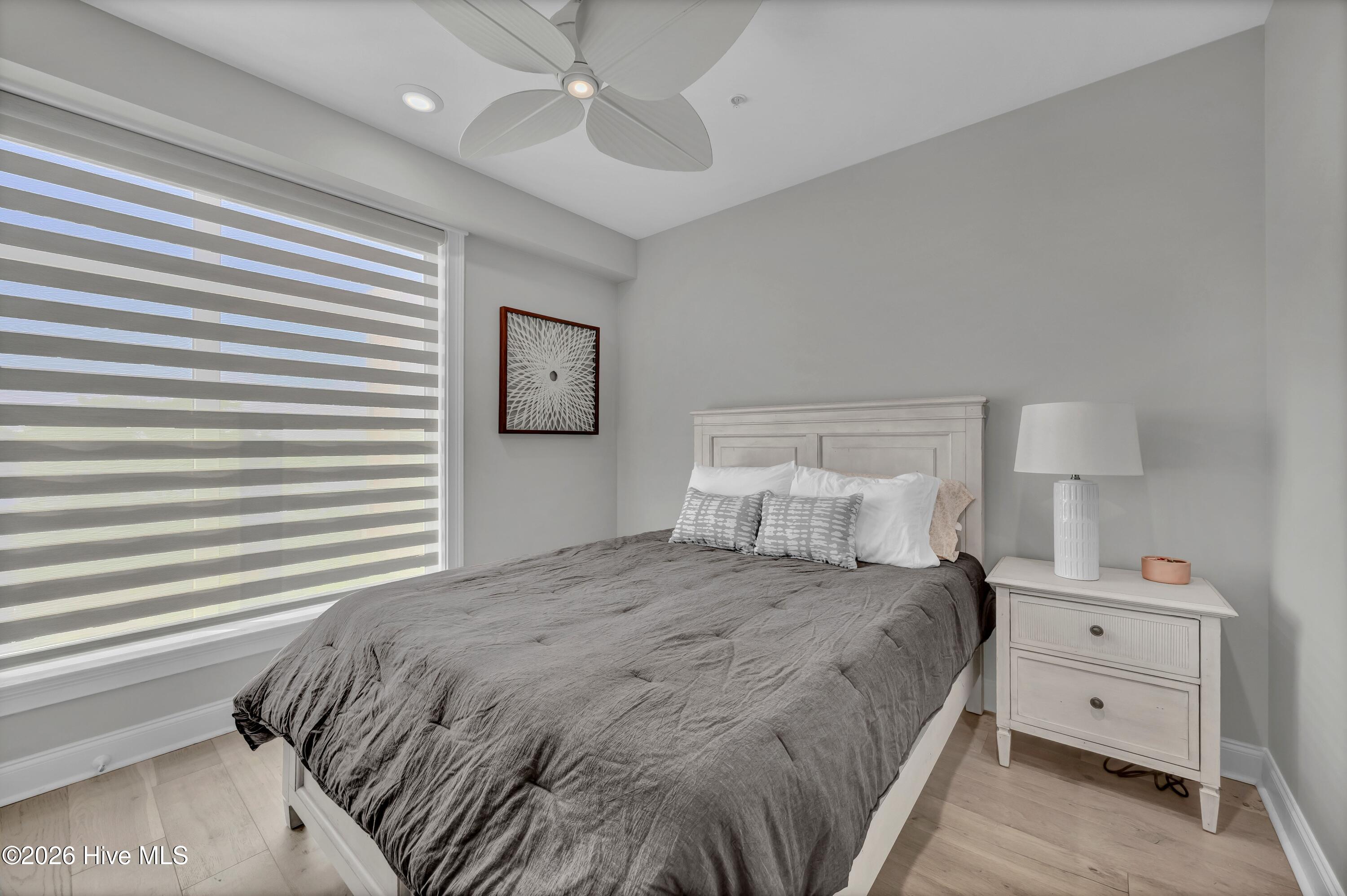 100567765 | Photo 18