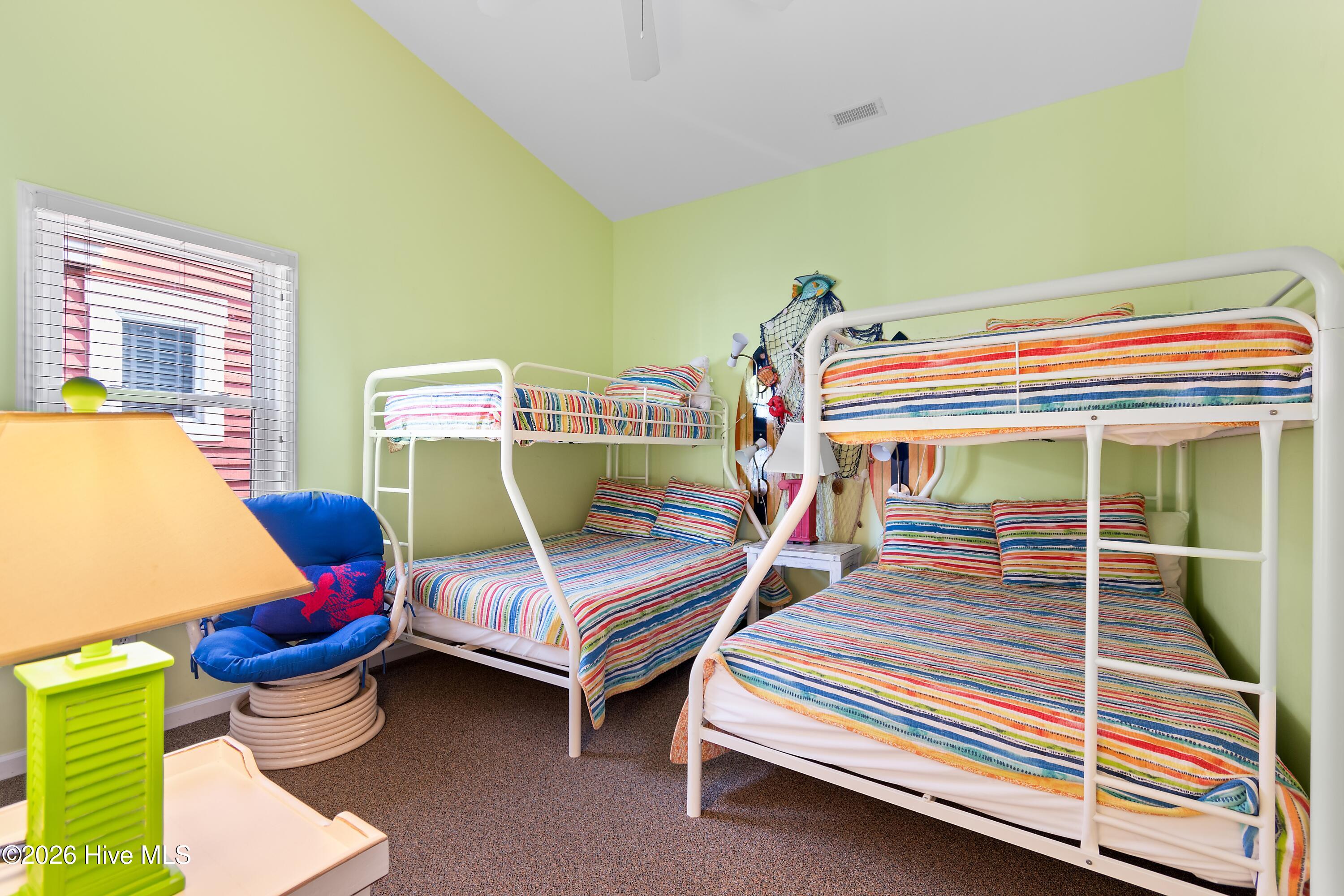 100548422 | Photo 43