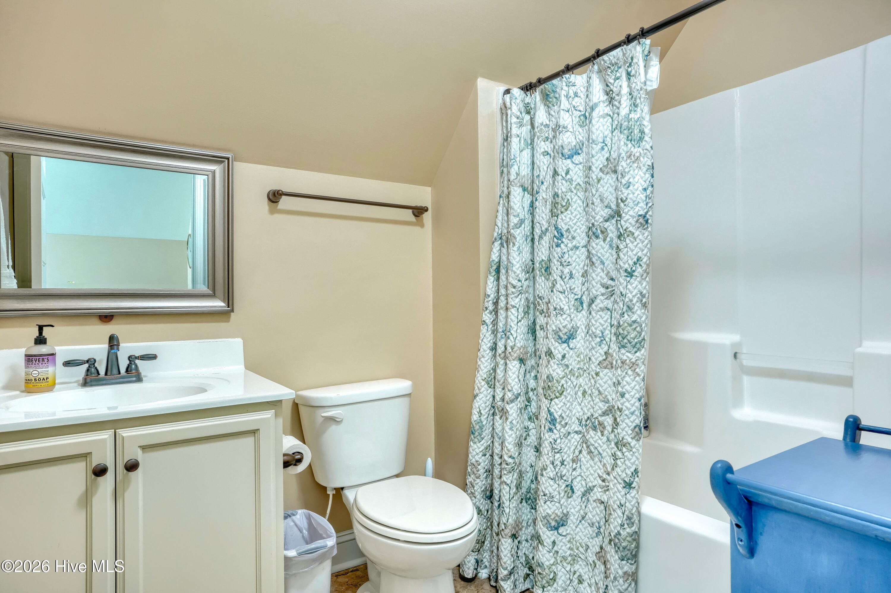 100563582 | Photo 38