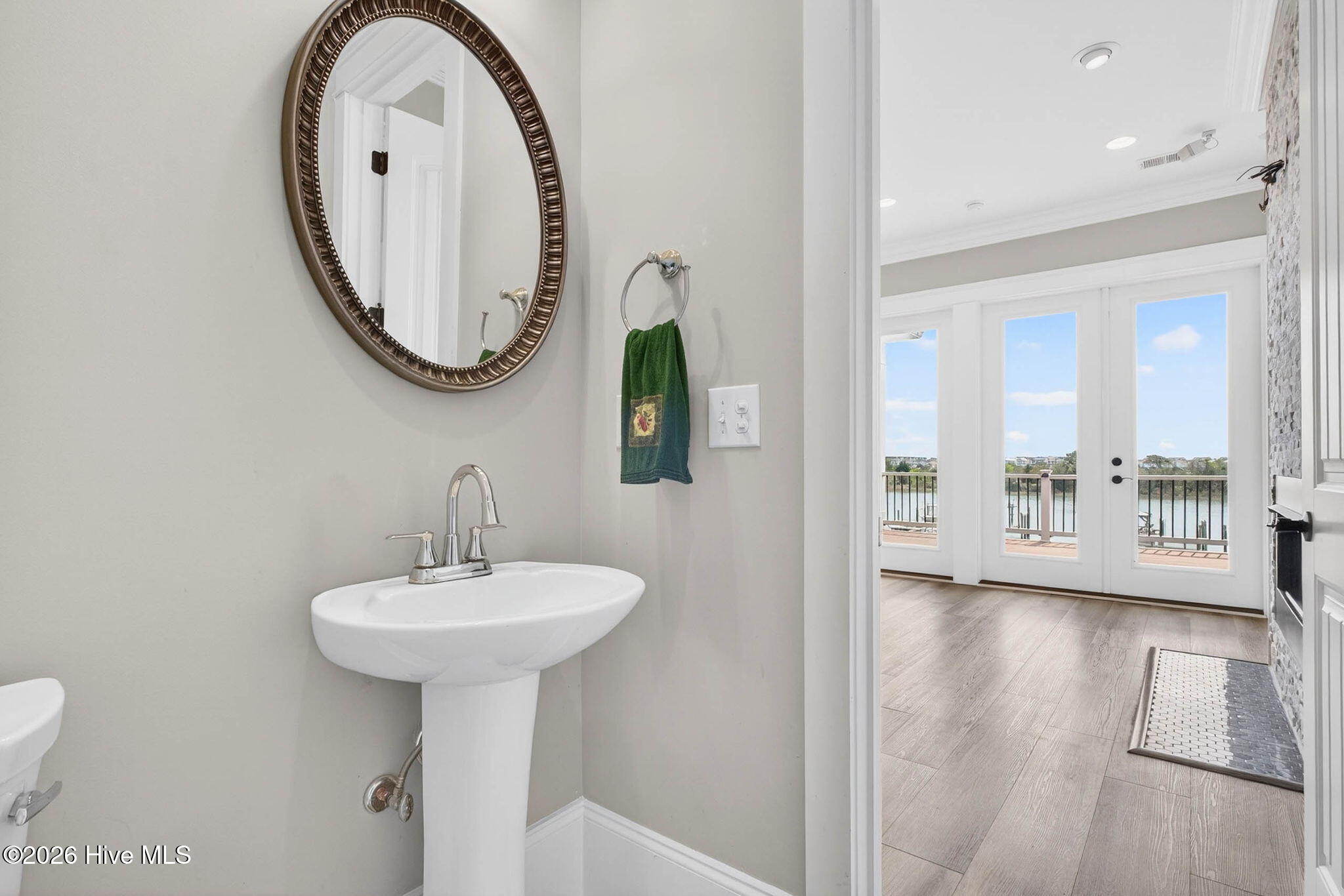 100563982 | Photo 20