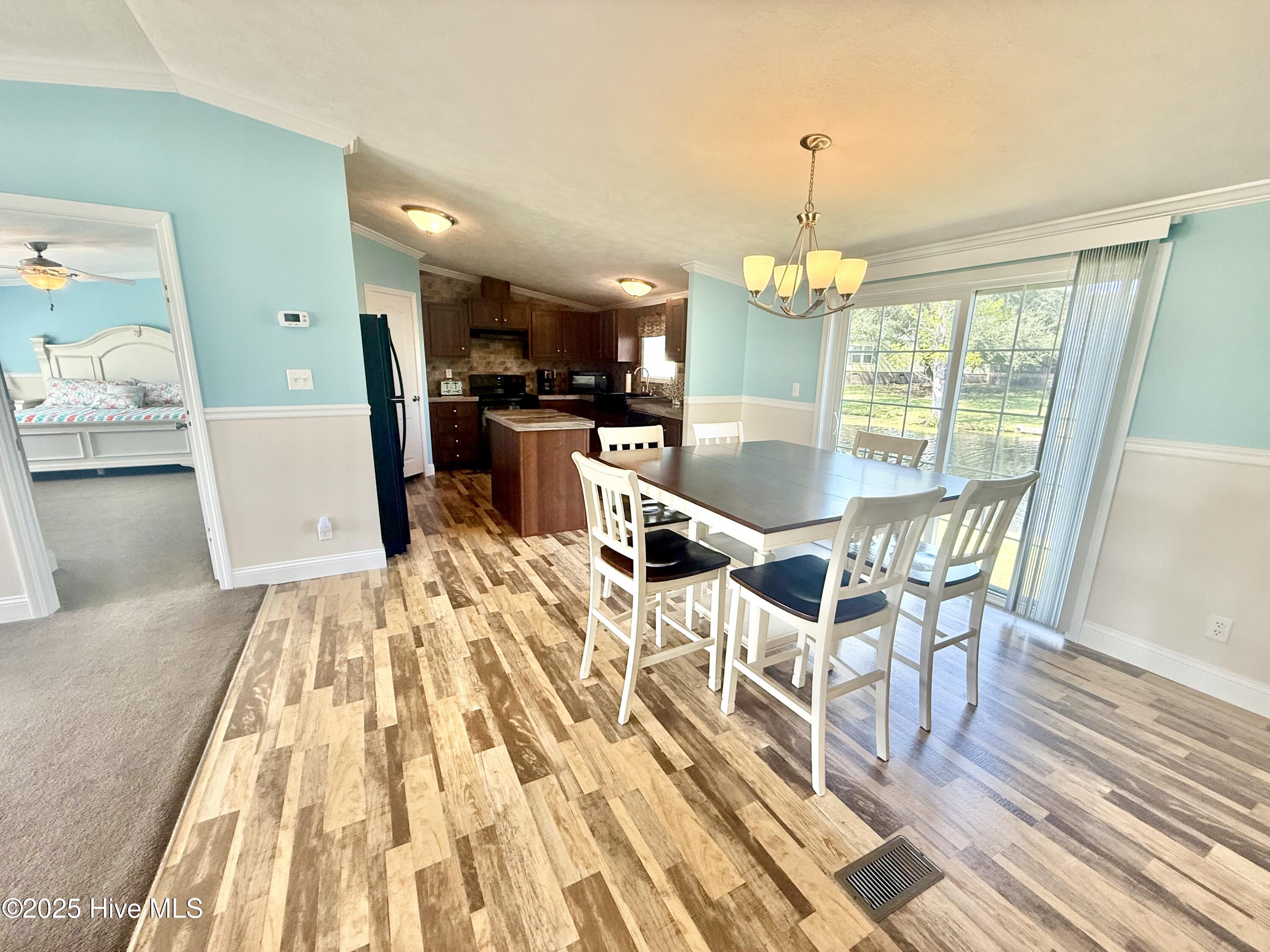 100530784 | Photo 17