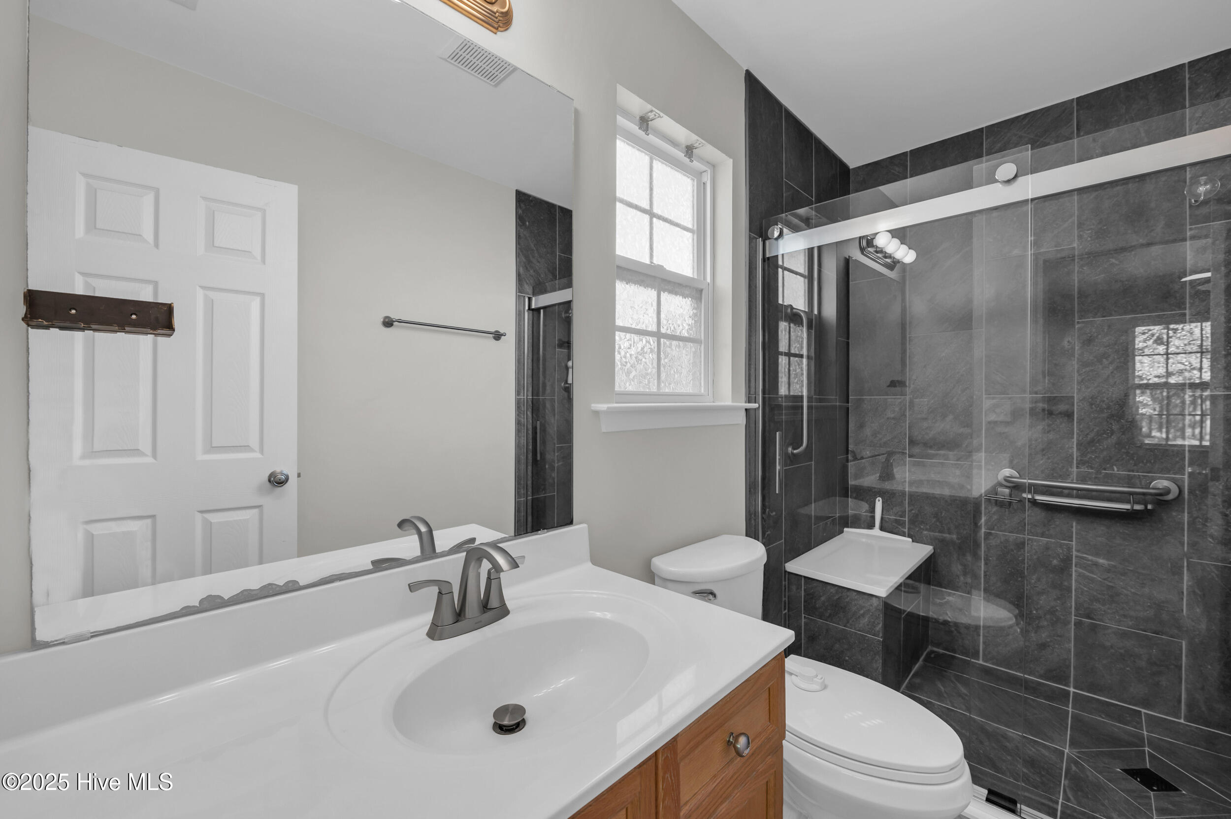 100531255 | Photo 23