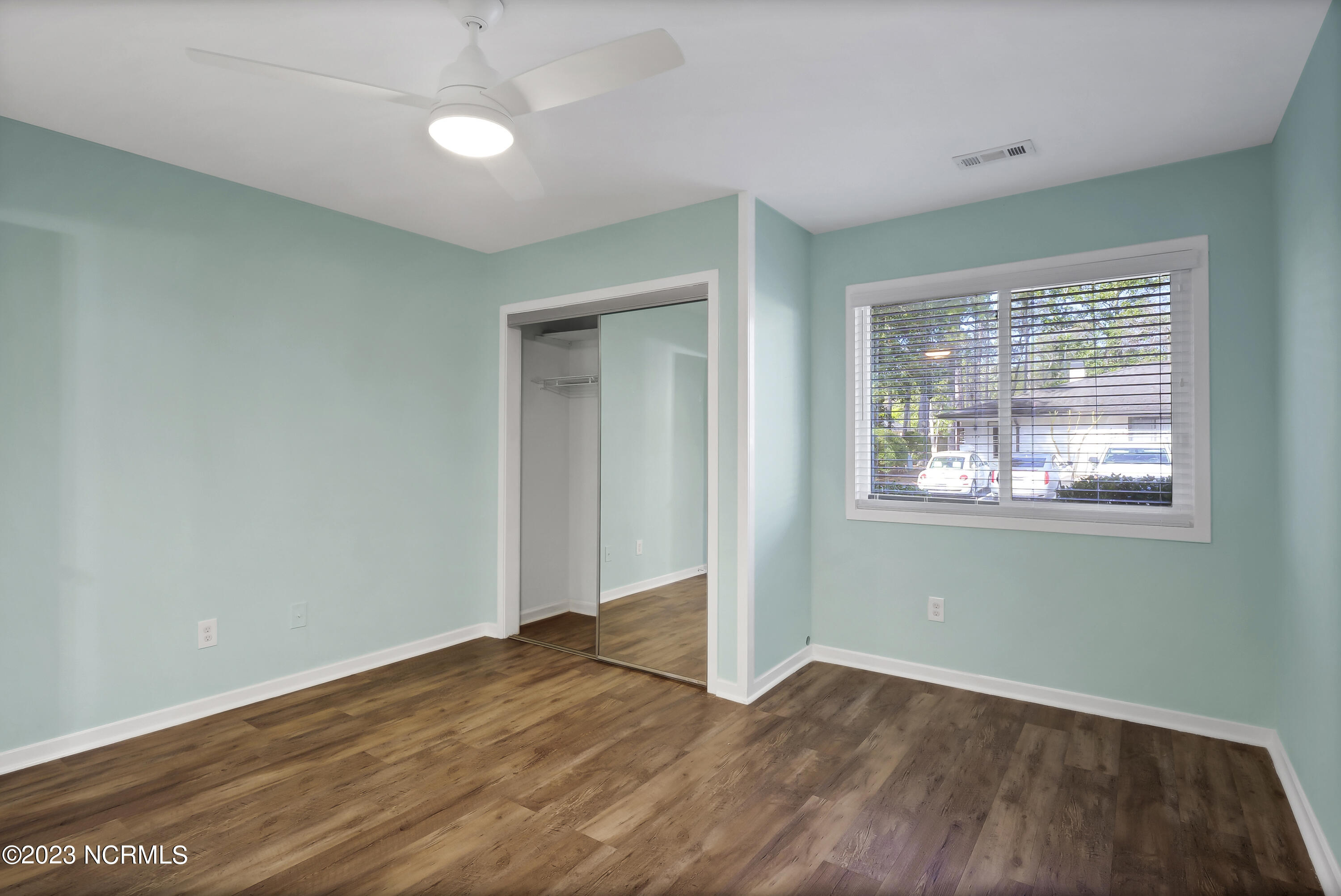 100560221 | Photo 21