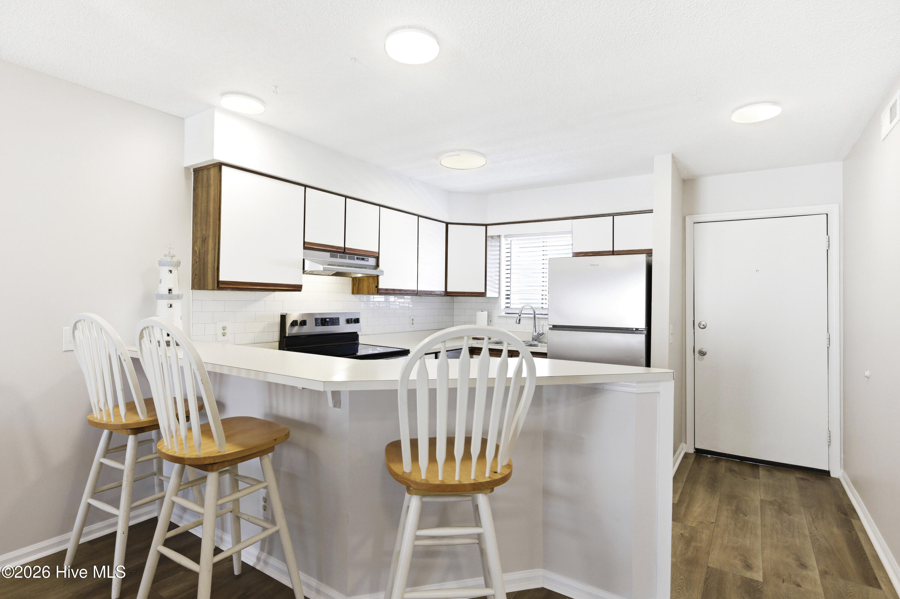 100567945 | Photo 21