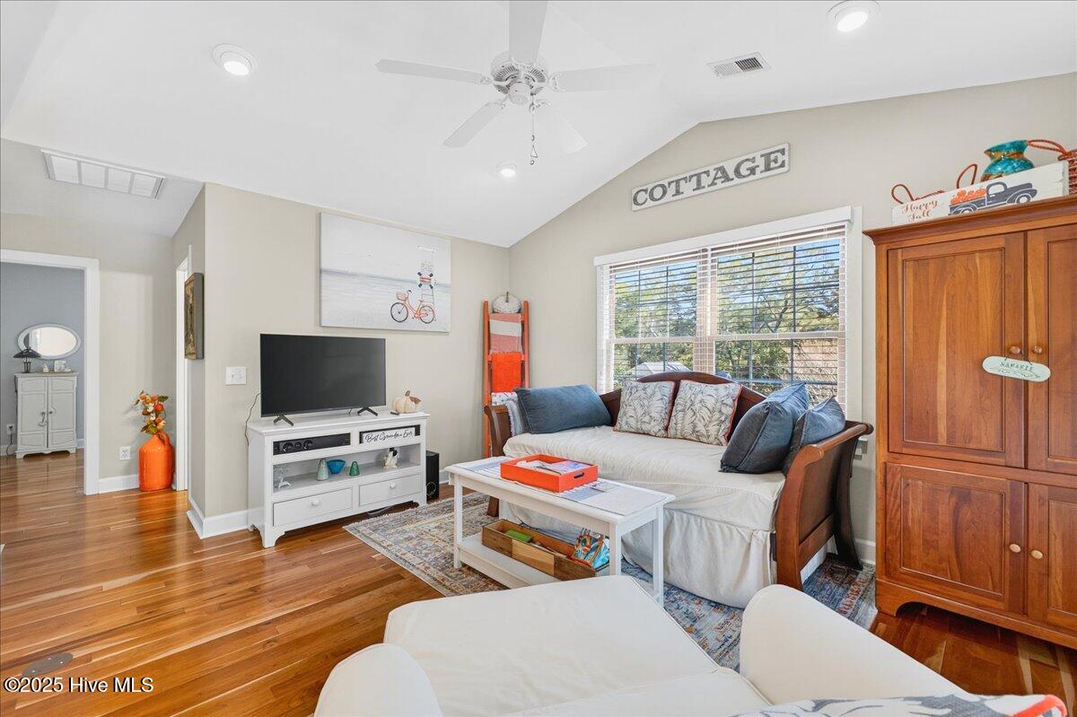 100540409 | Photo 40