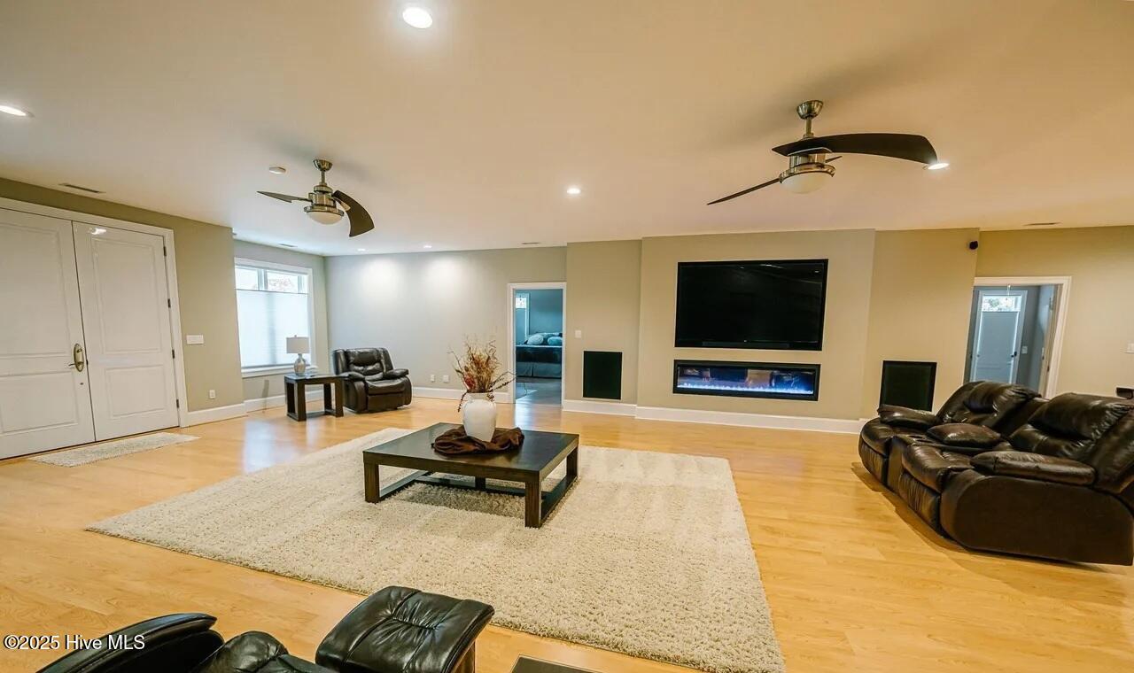 100547219 | Photo 10