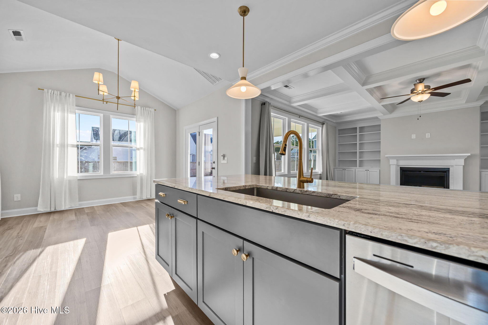 100550505 | Photo 23