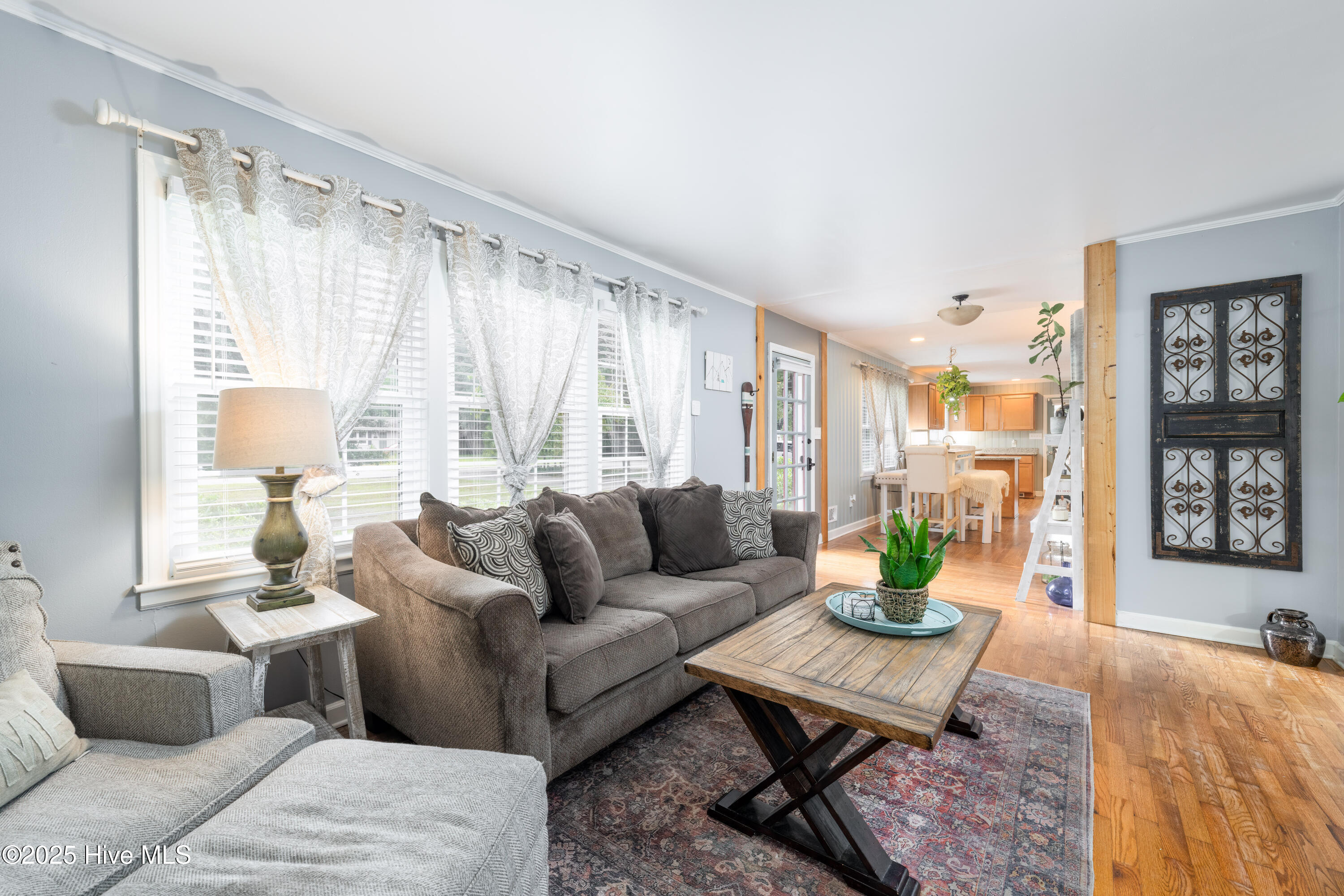 100549318 | Photo 15