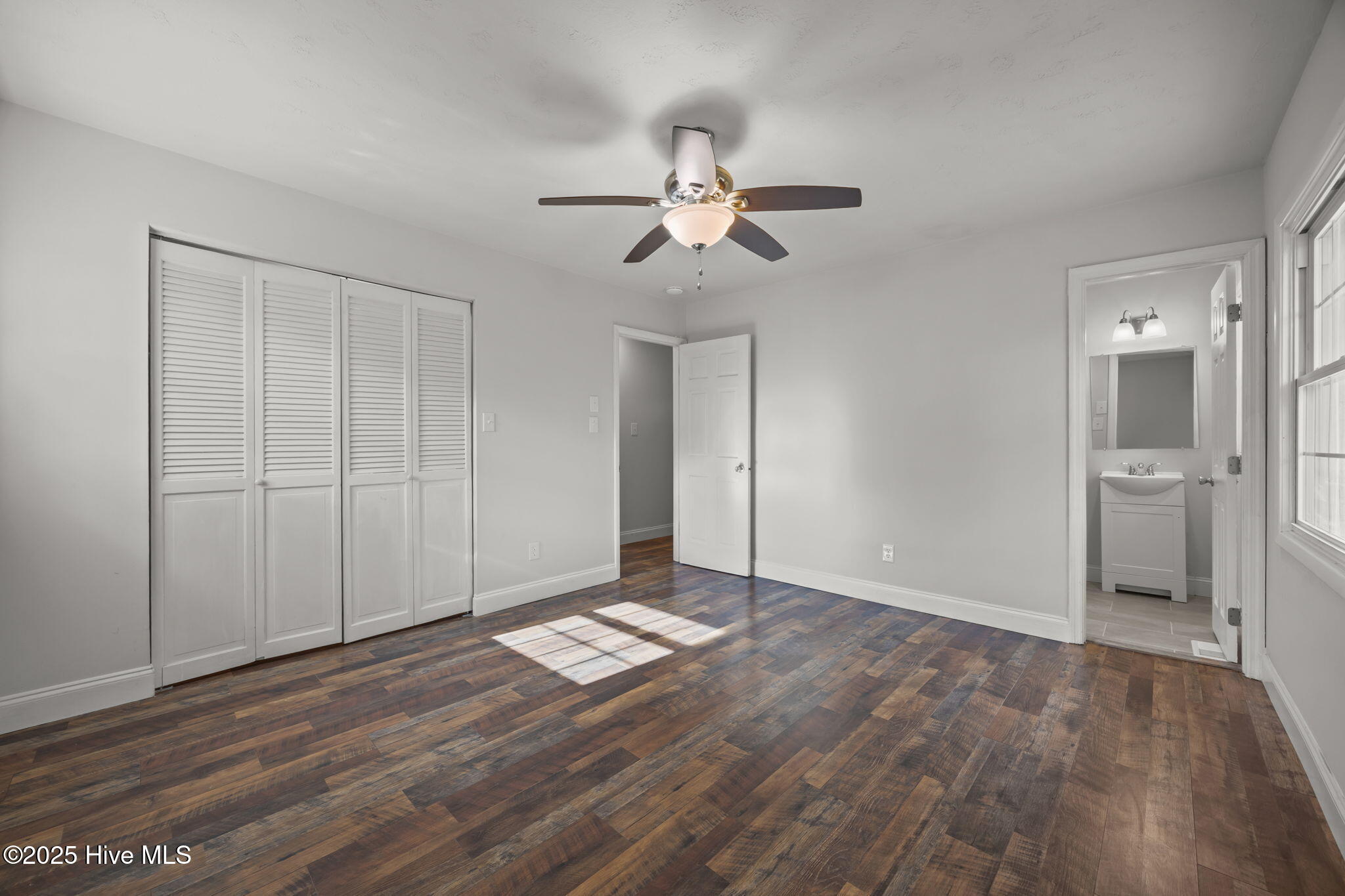 100544874 | Photo 14