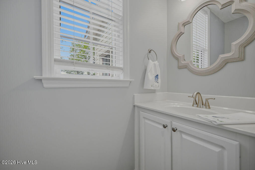 100565606 | Photo 33