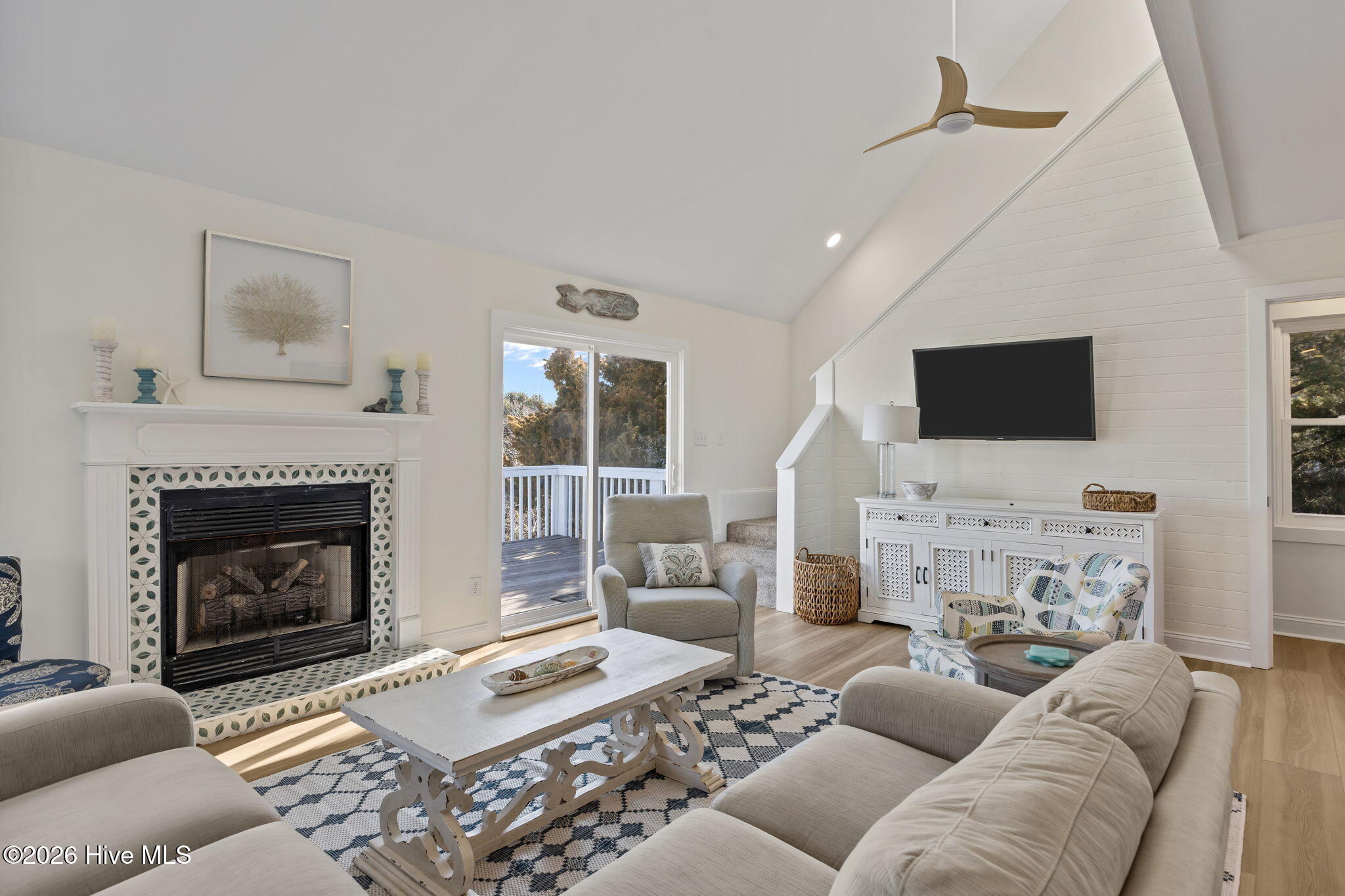 100557603 | Photo 23