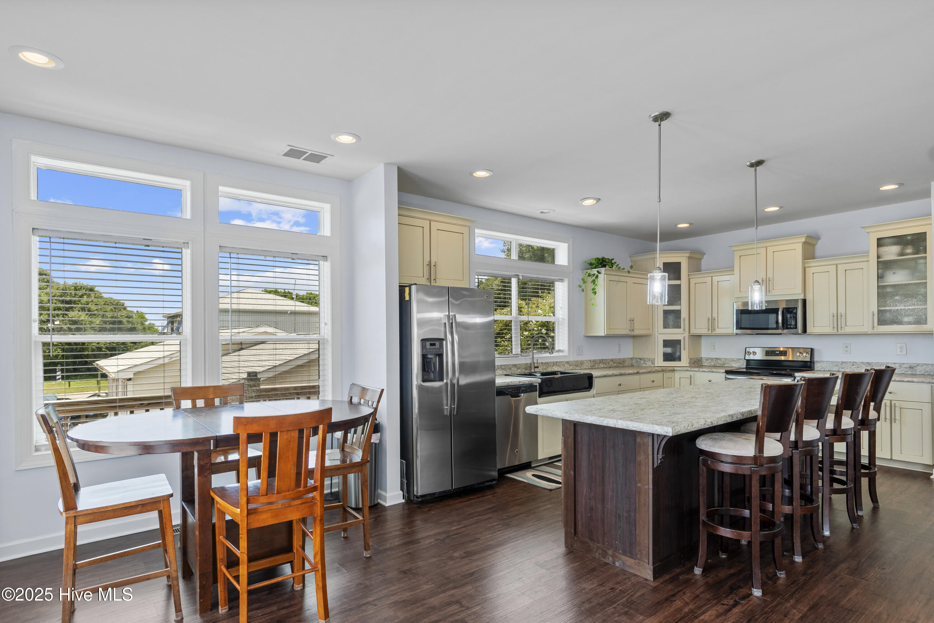 100520173 | Photo 15