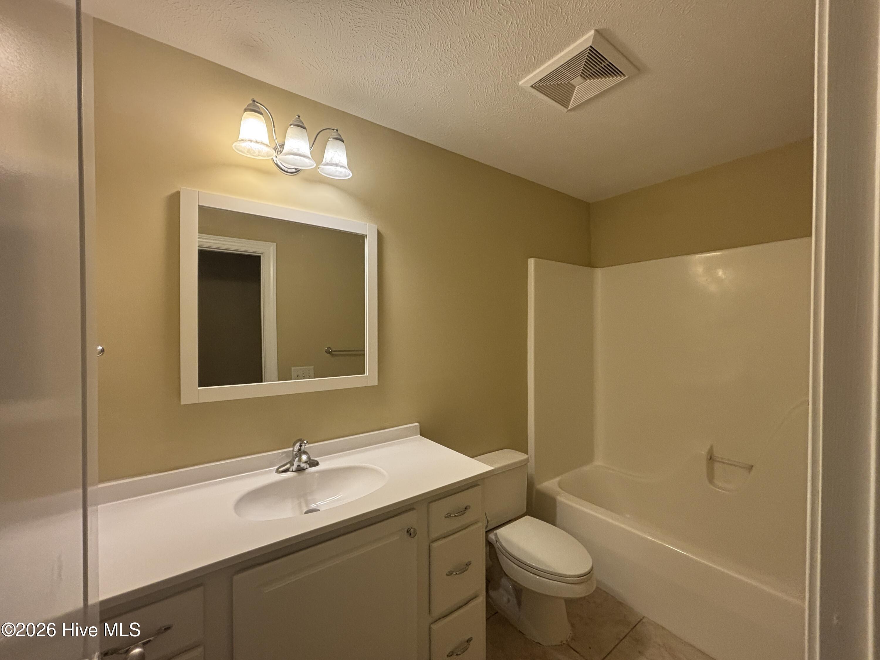 Guest bathroom 2