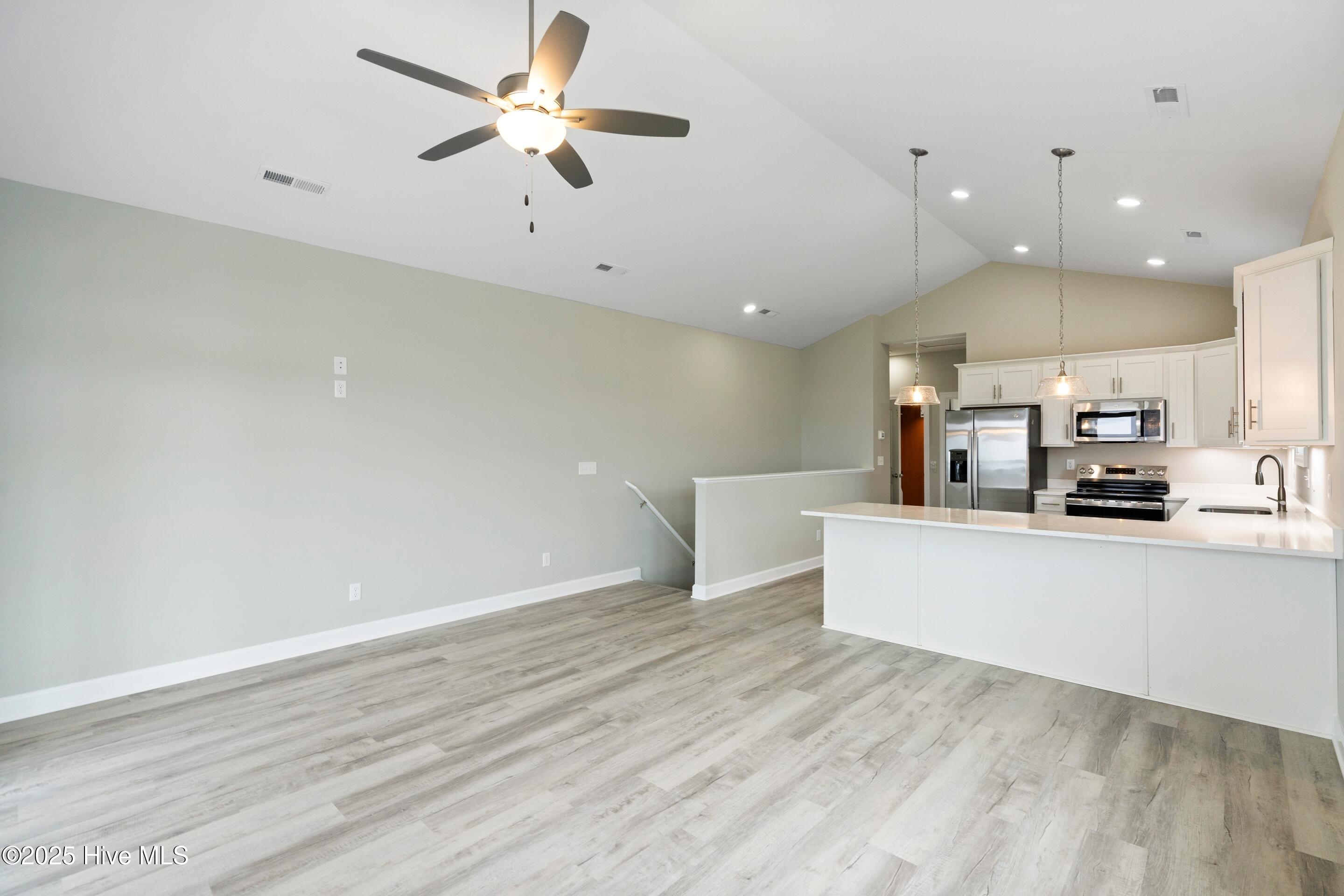 100525905 | Photo 43