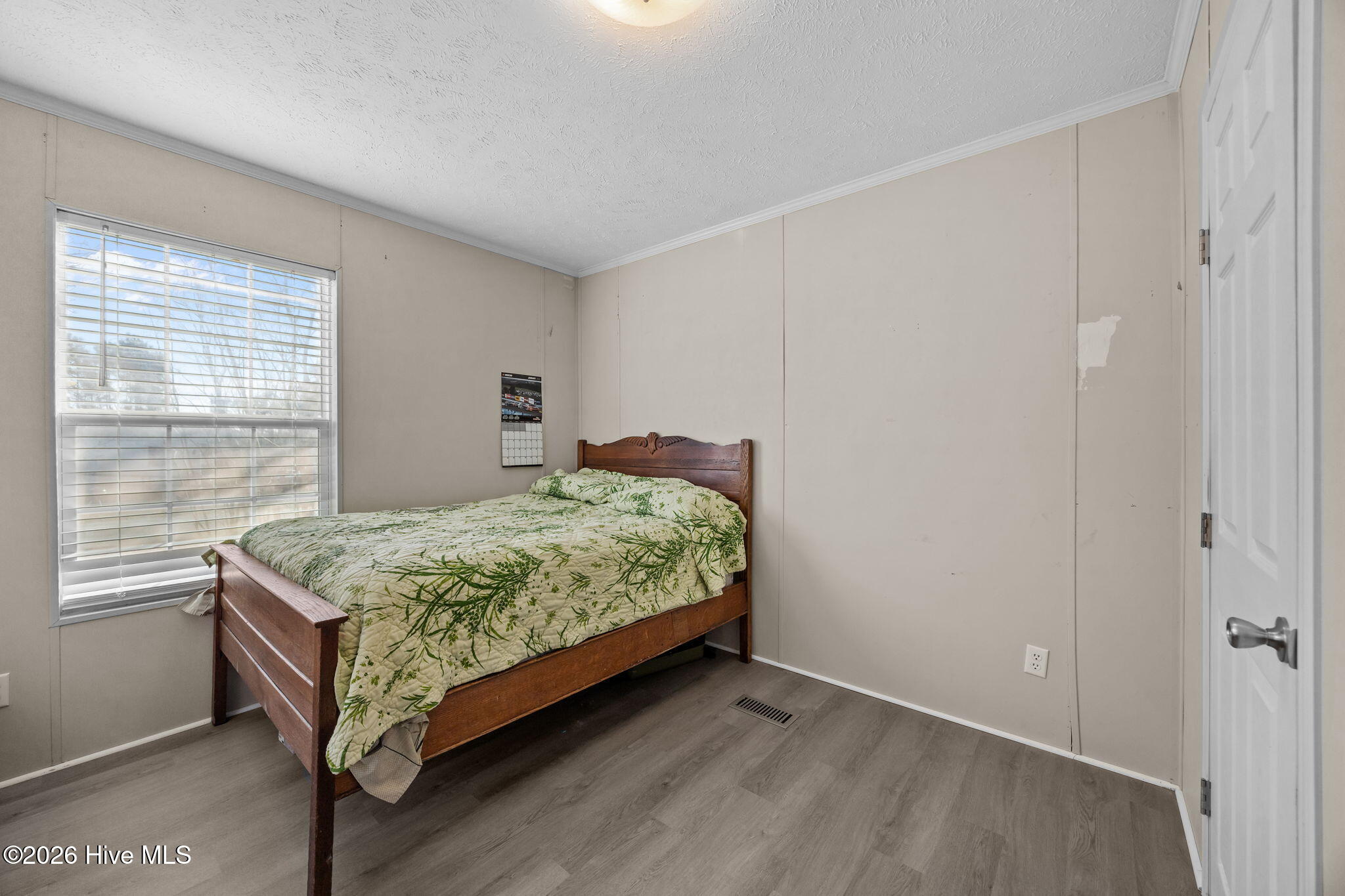 100550408 | Photo 24