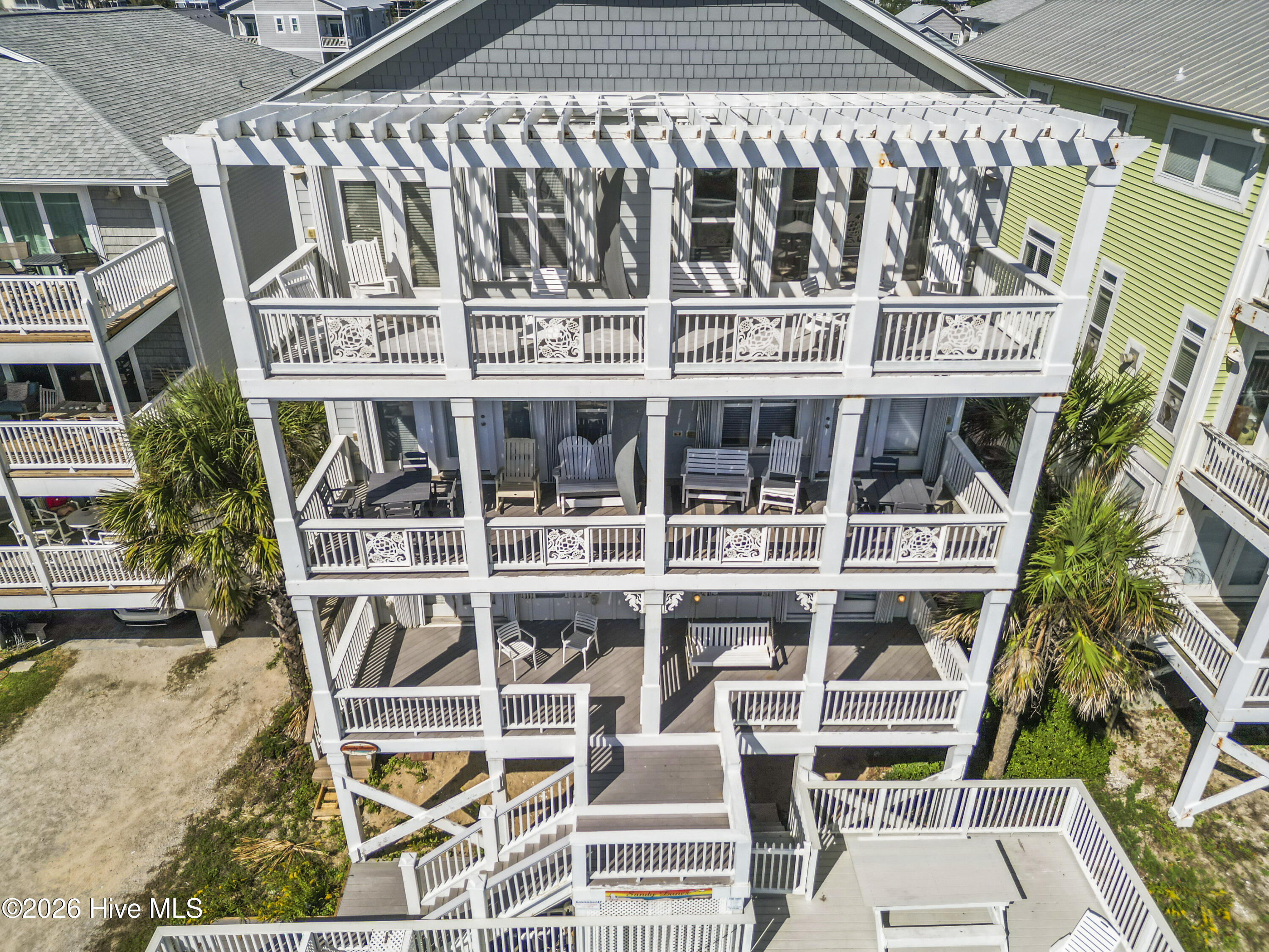 100550825 | Photo 12