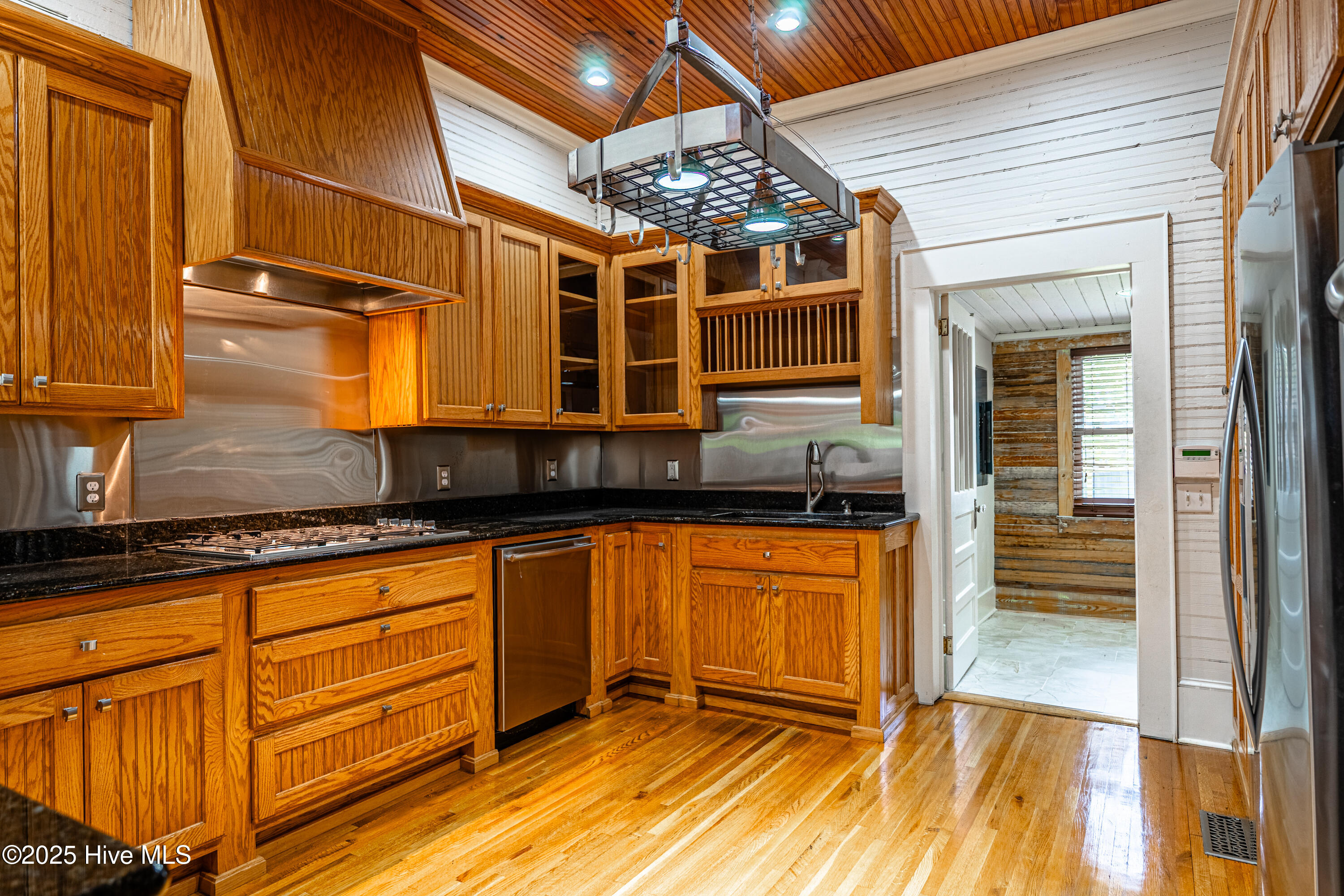 100543227 | Photo 29