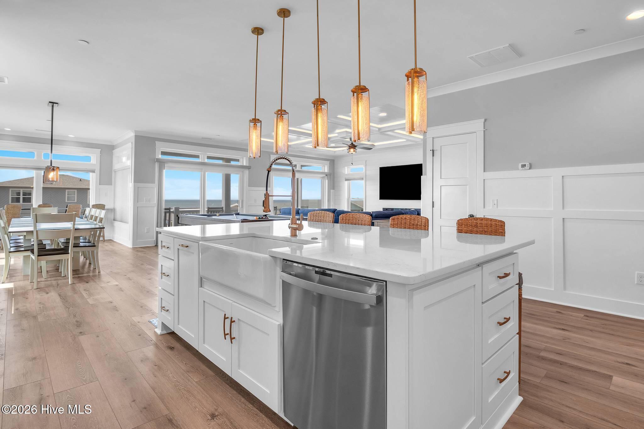 100558345 | Photo 23