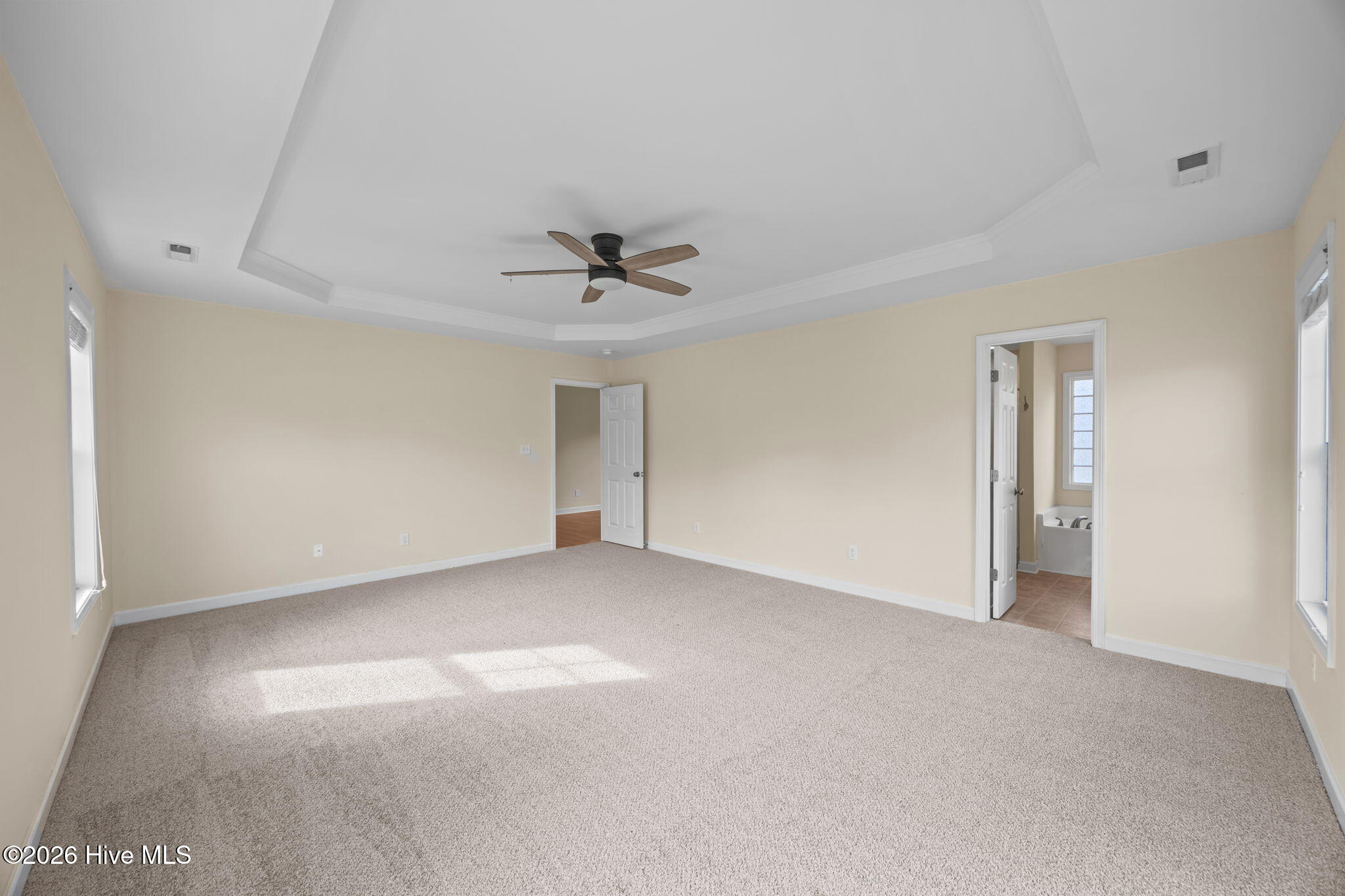 100557440 | Photo 27