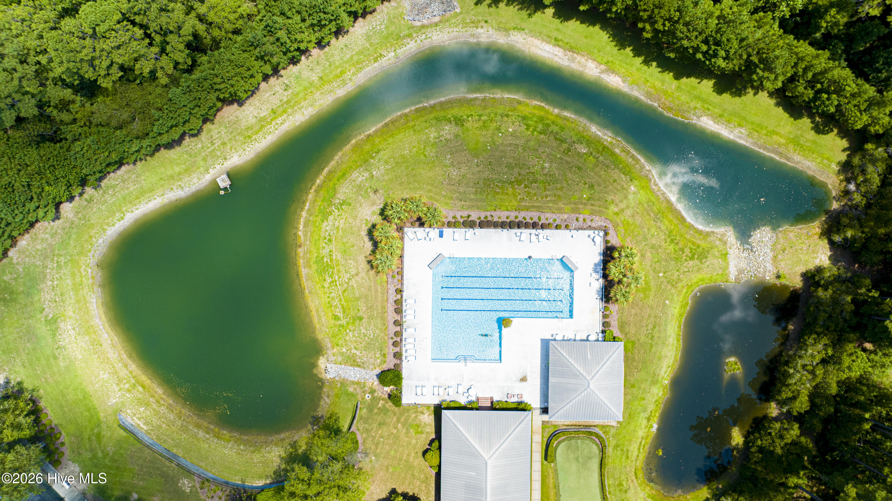 100569984 | Photo 35