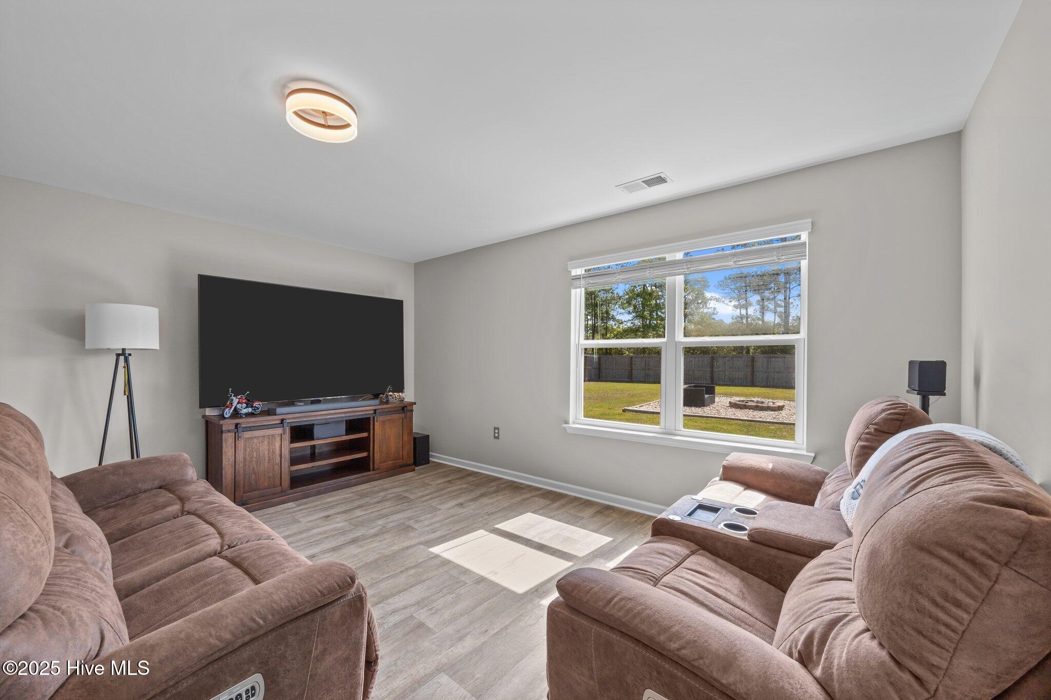 100538089 | Photo 14