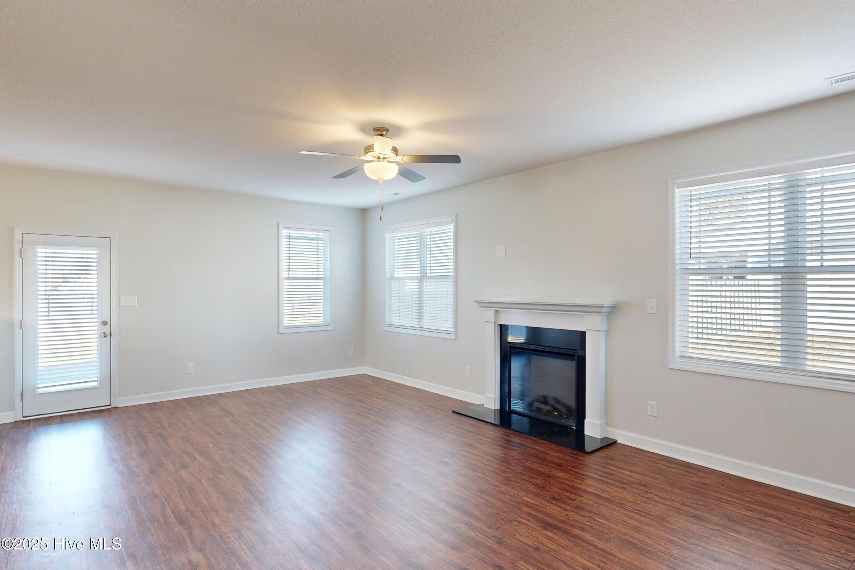 100545262 | Photo 22