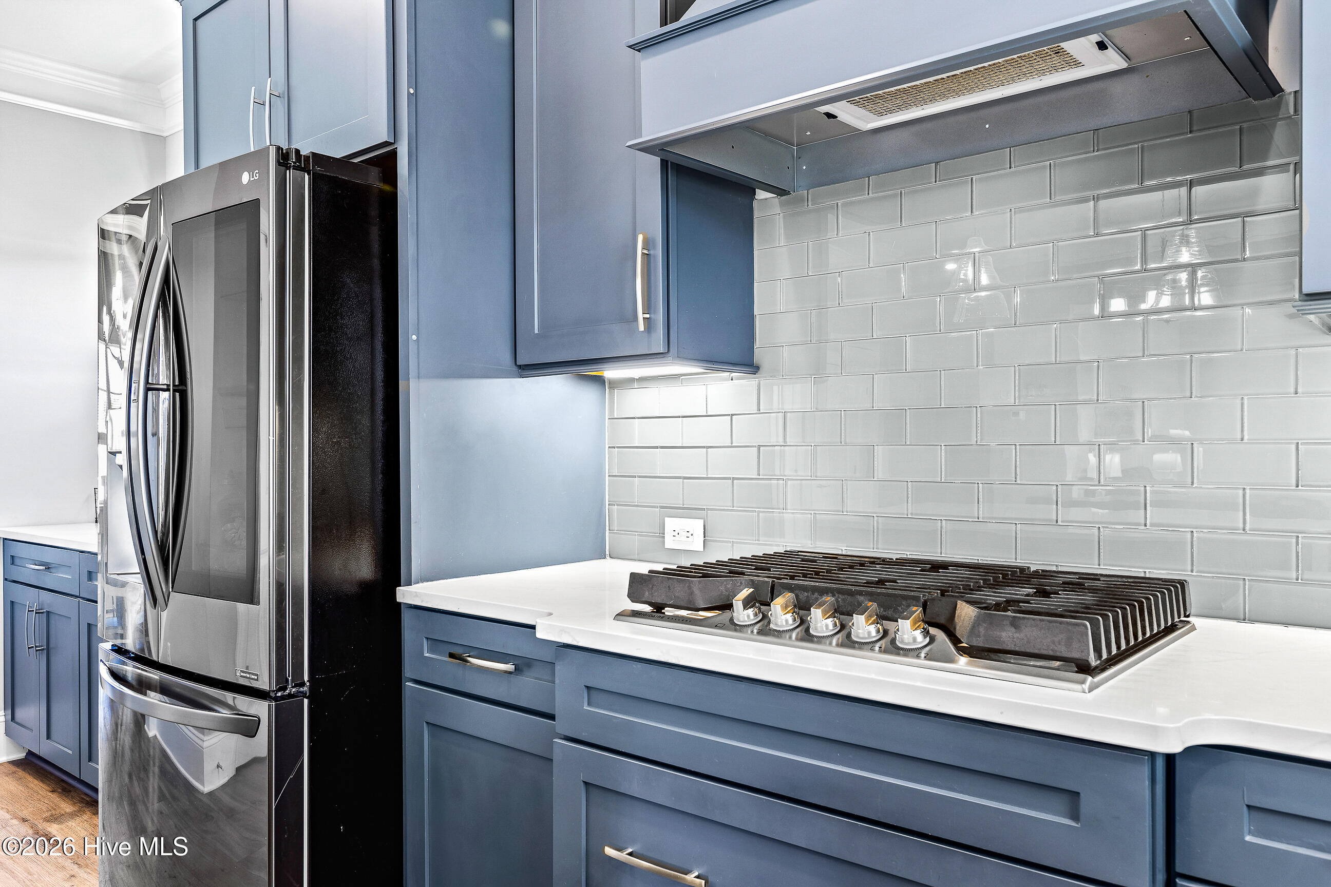 100563975 | Photo 16