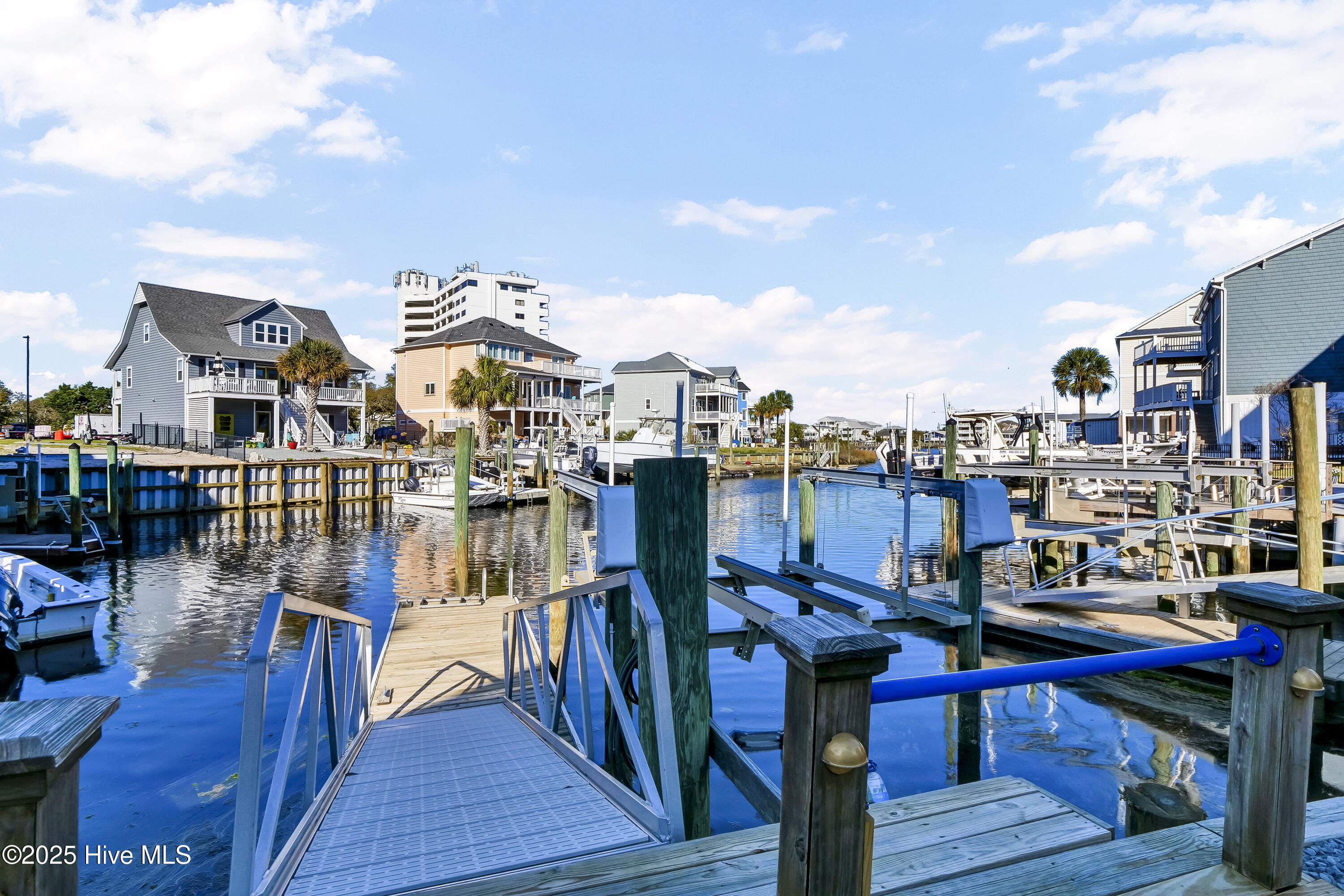 100497628 | Photo 50