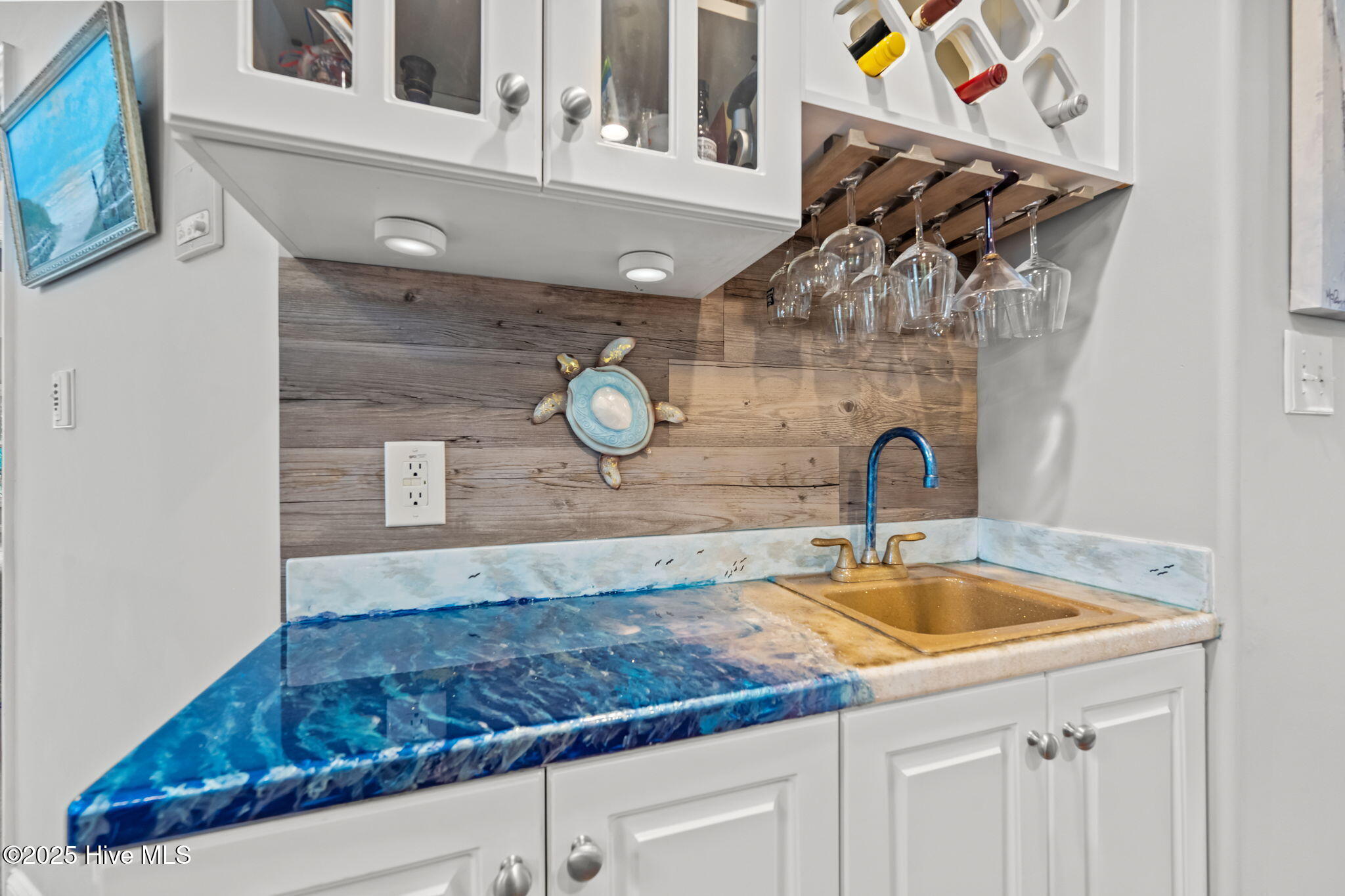 100524687 | Photo 17