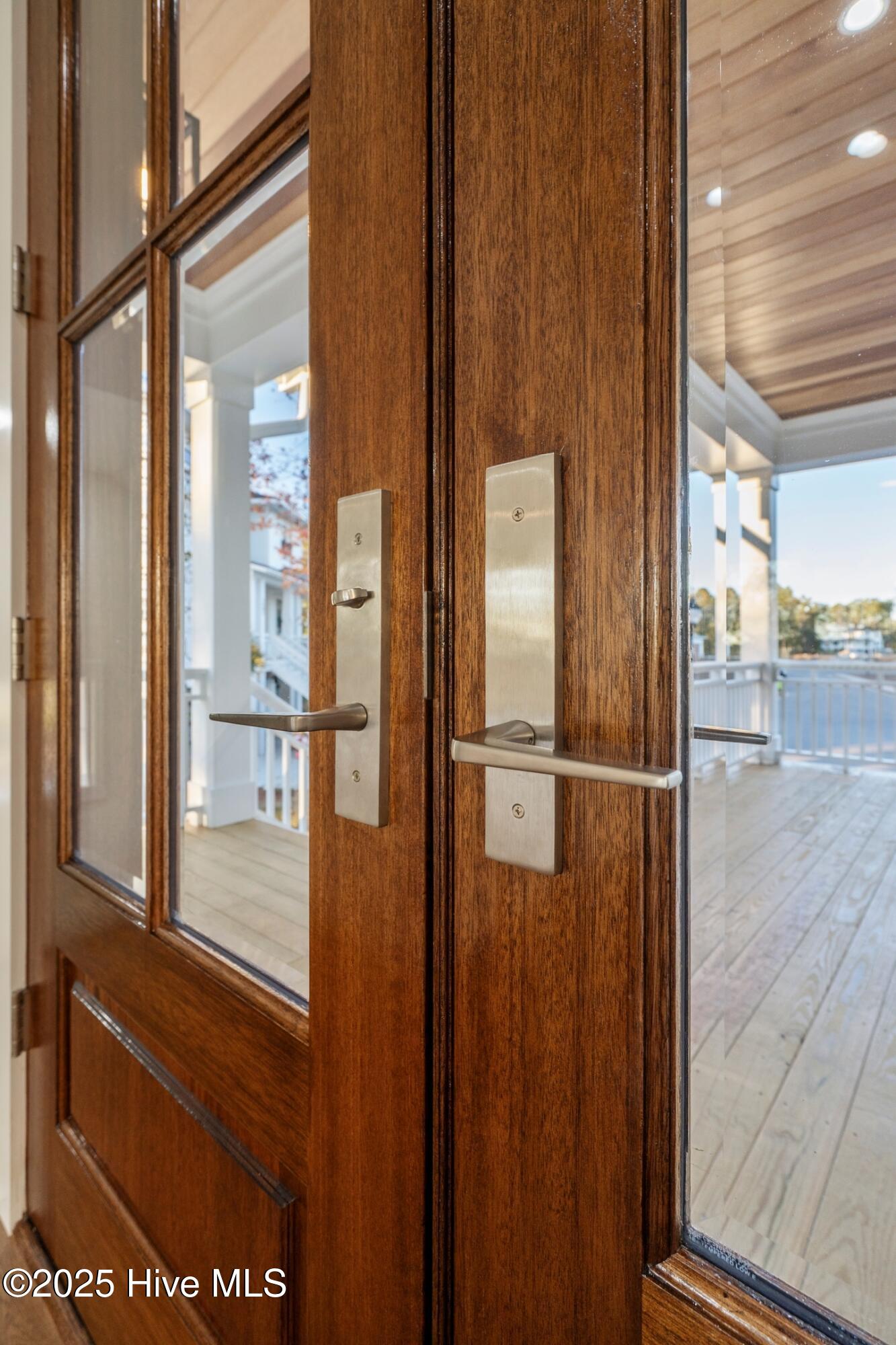 100545730 | Photo 16