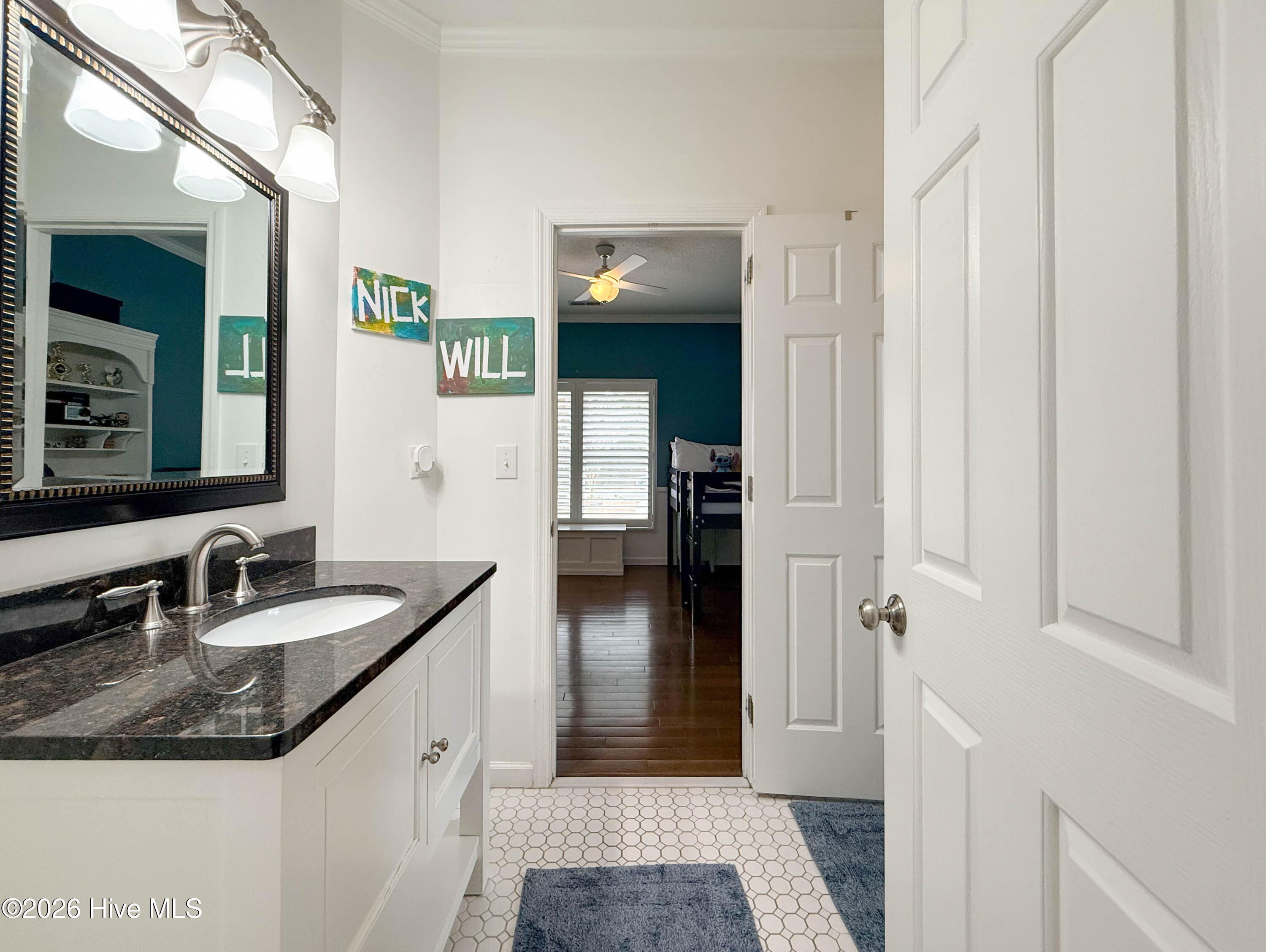 100549521 | Photo 54