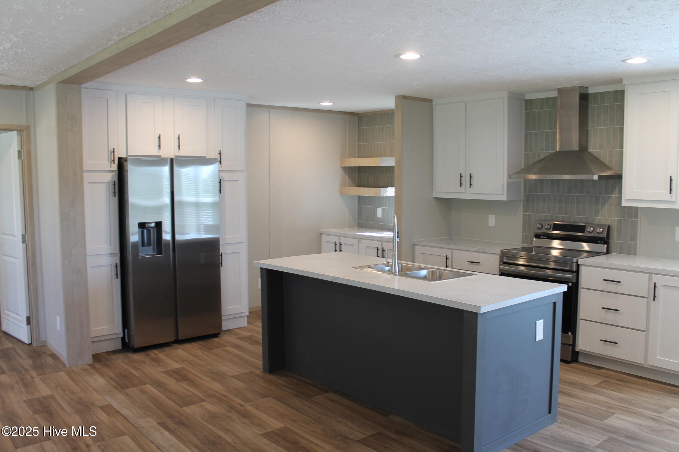 100528403 | Photo 17