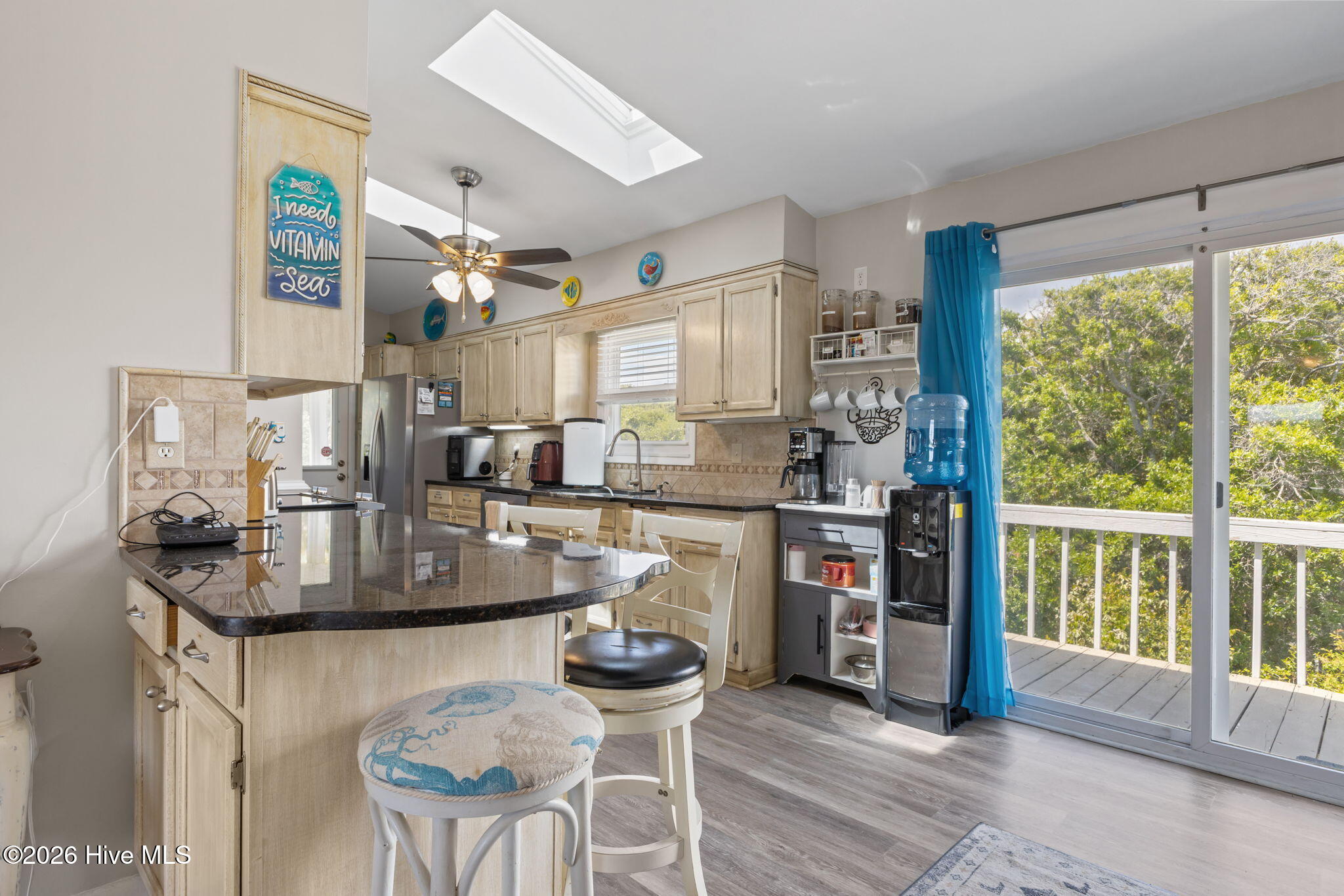 100568142 | Photo 11