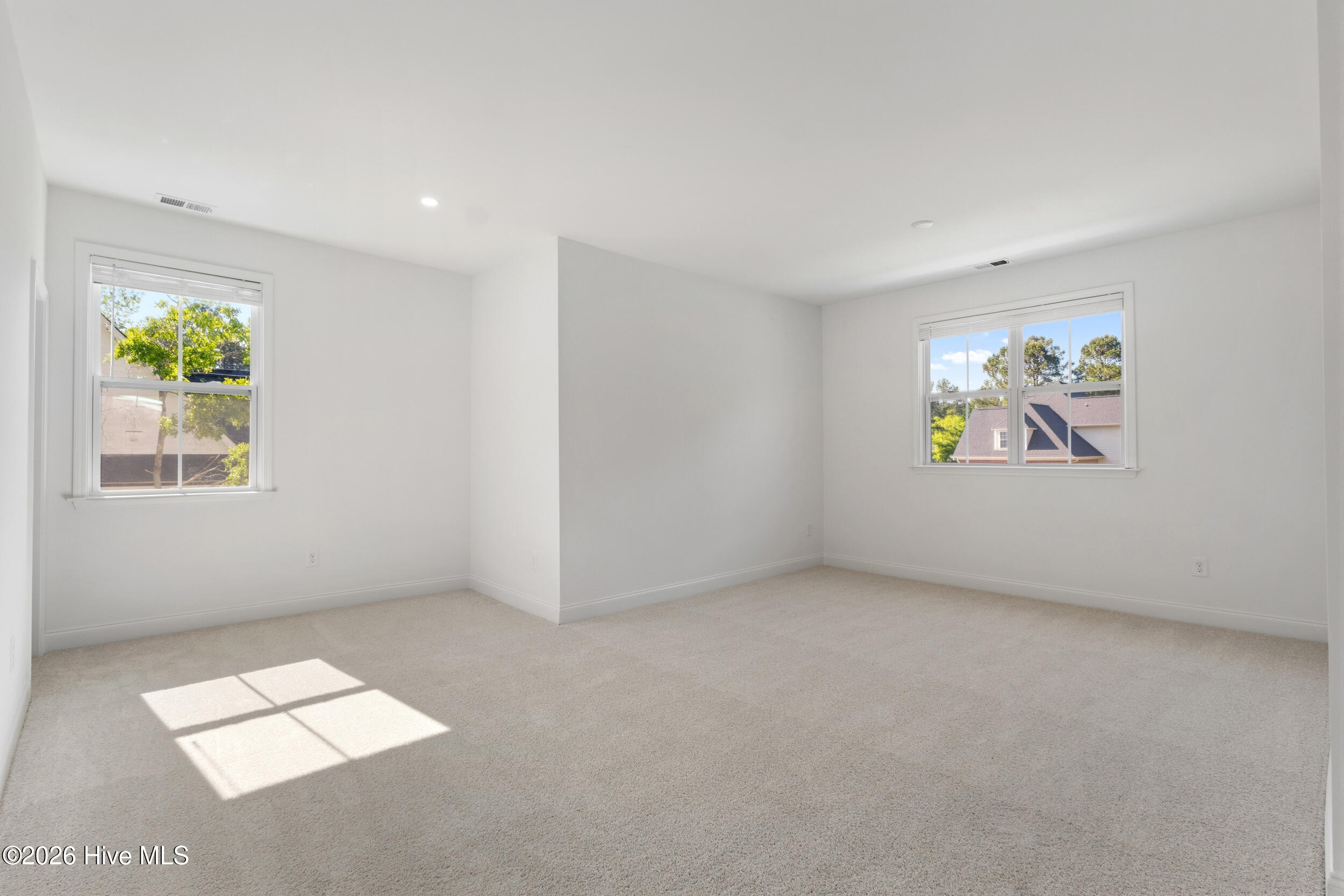 100567721 | Photo 41