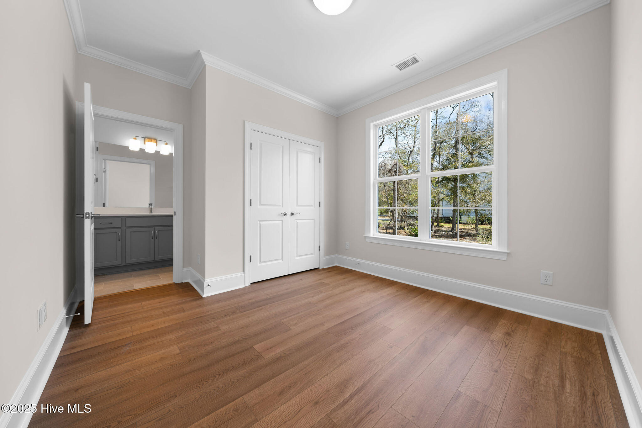 100488997 | Photo 15