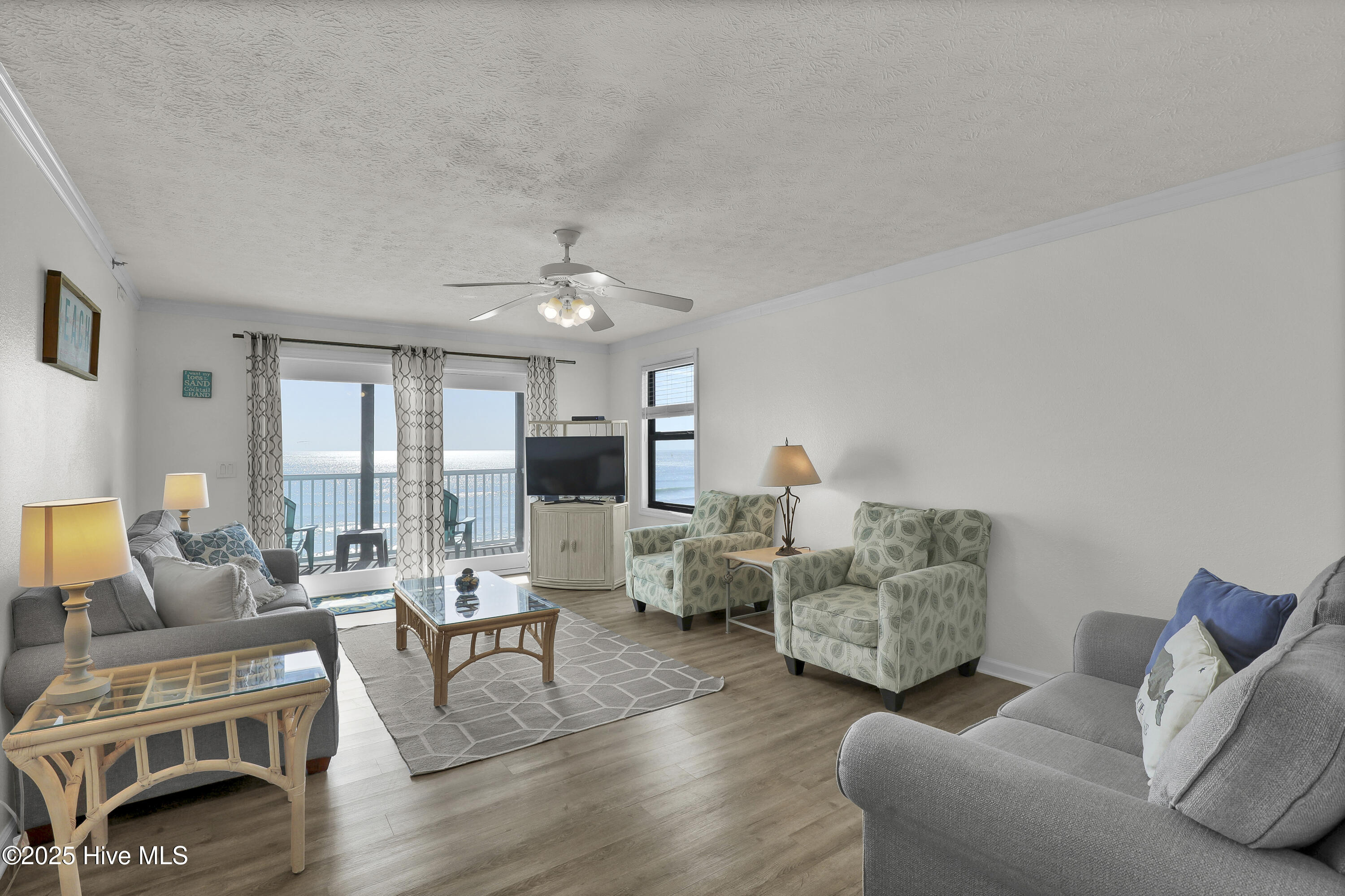 100541443 | Photo 12