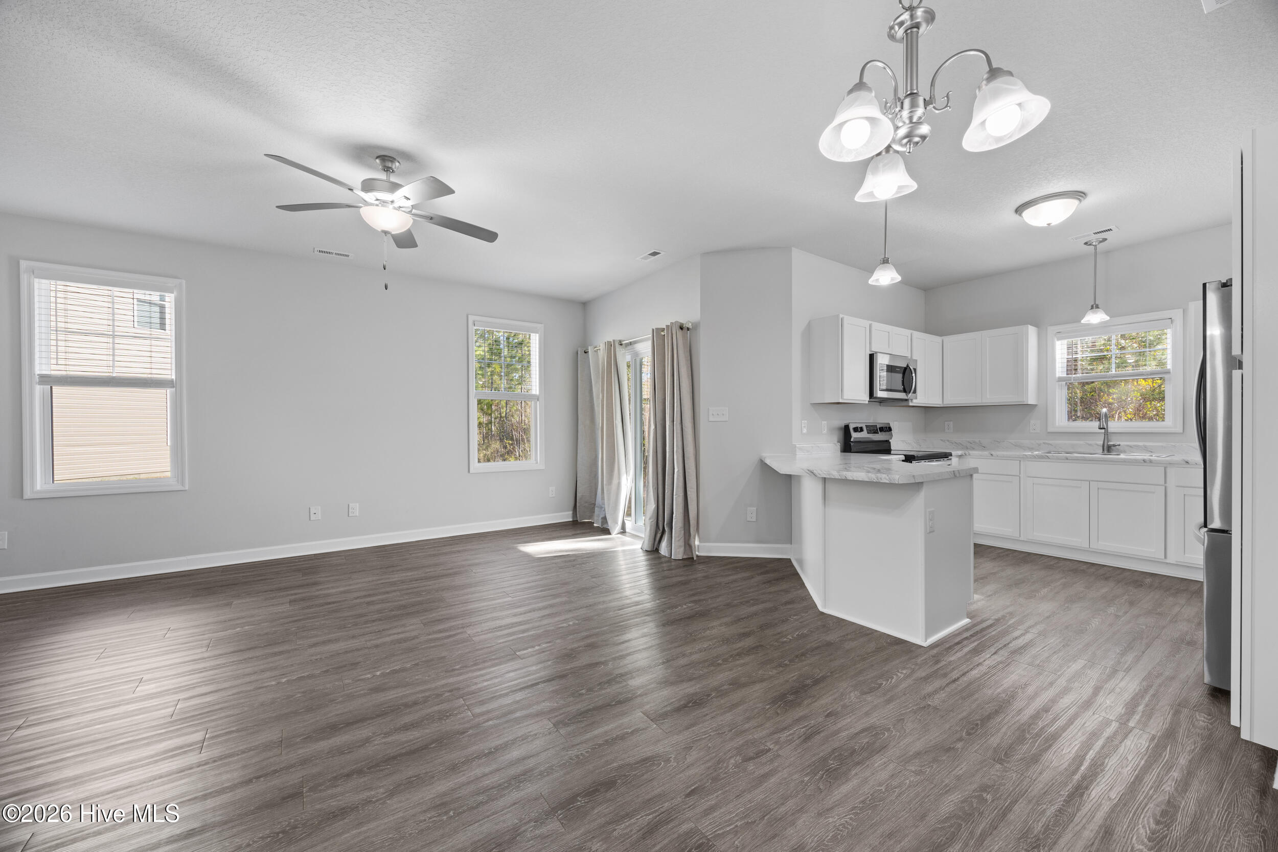 100557610 | Photo 16