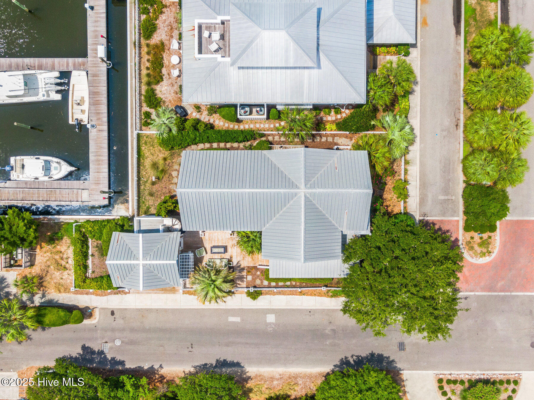 100521307 | Photo 46