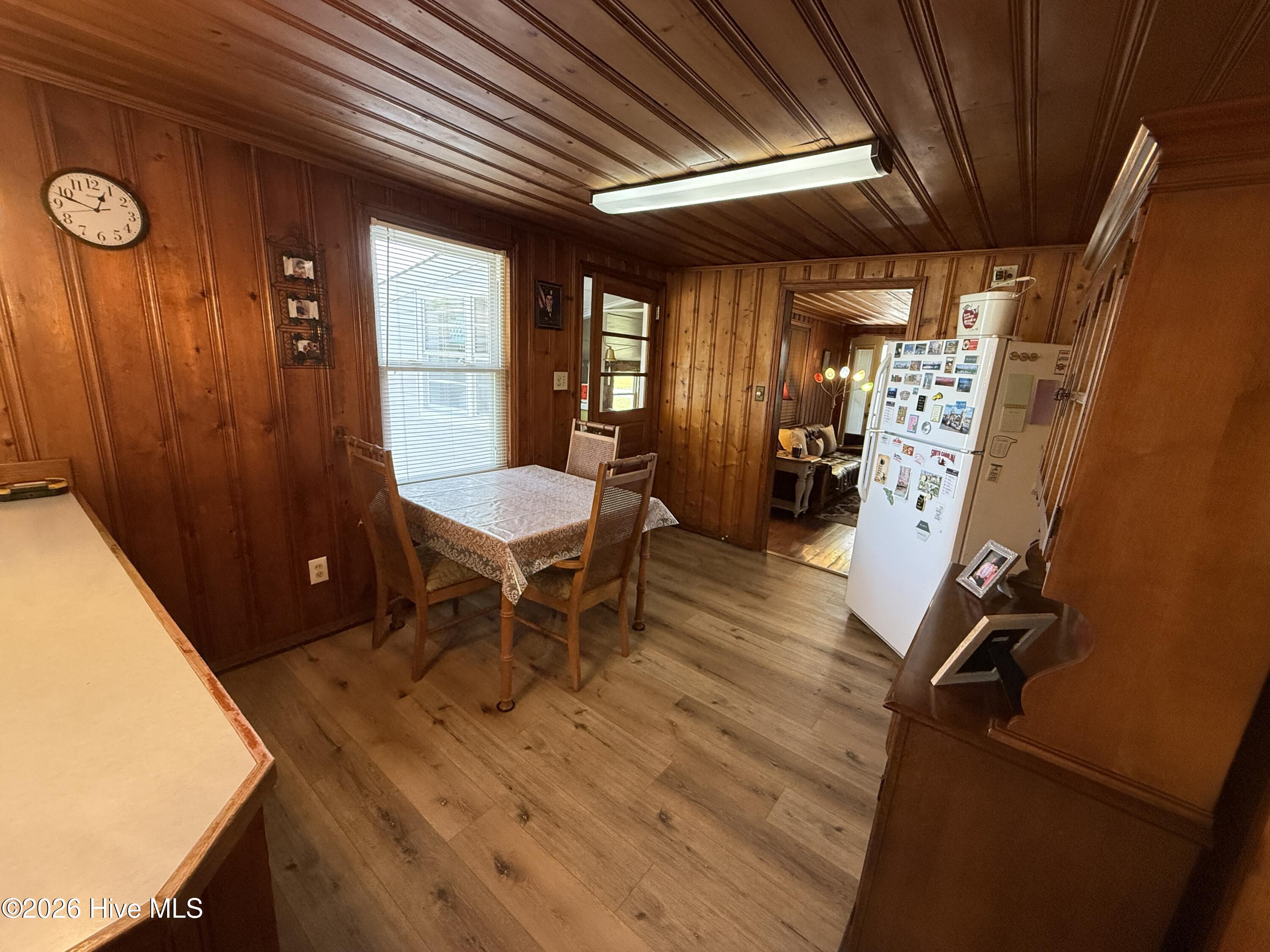 100564685 | Photo 21