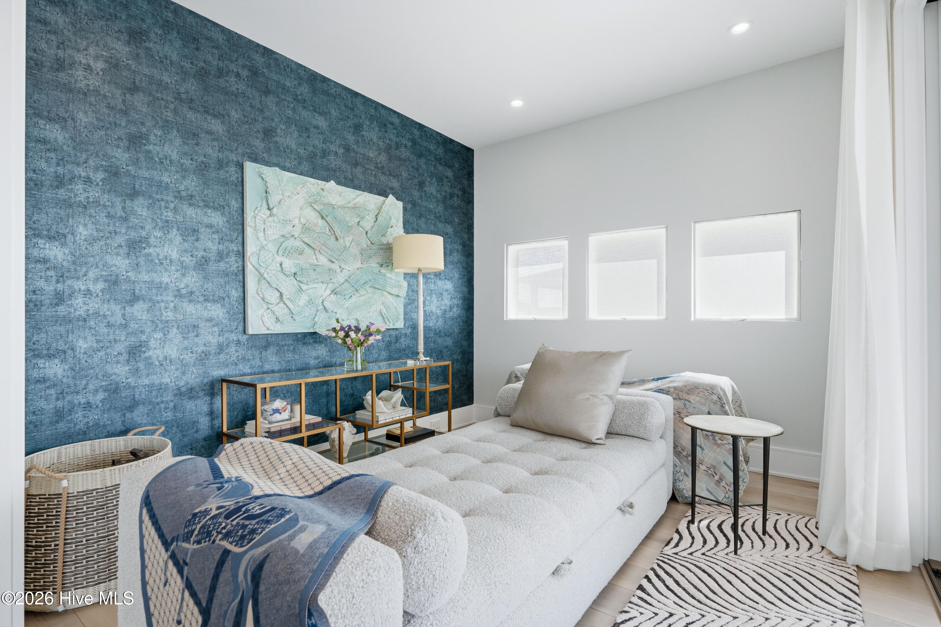 100567165 | Photo 40