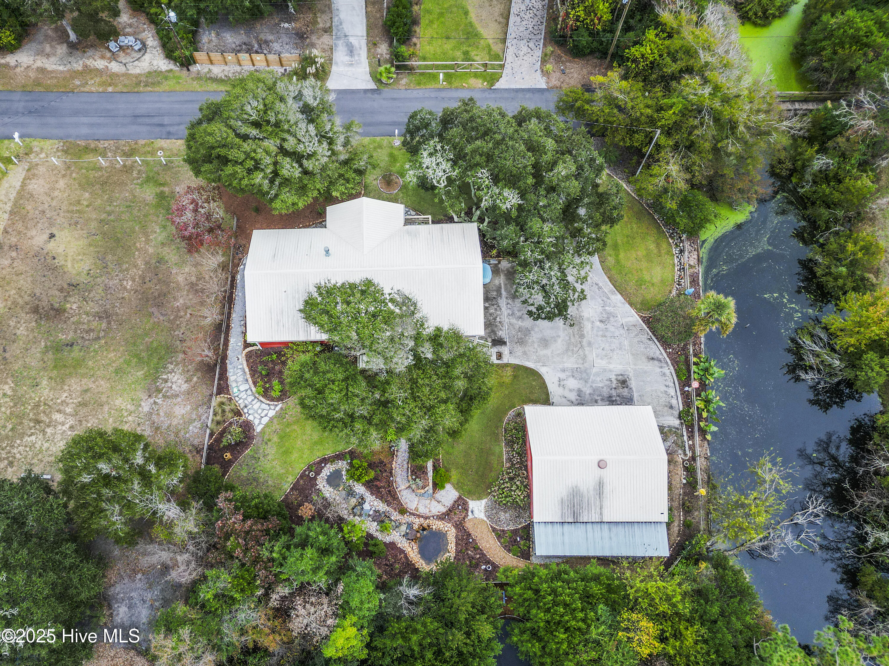 100540990 | Photo 96