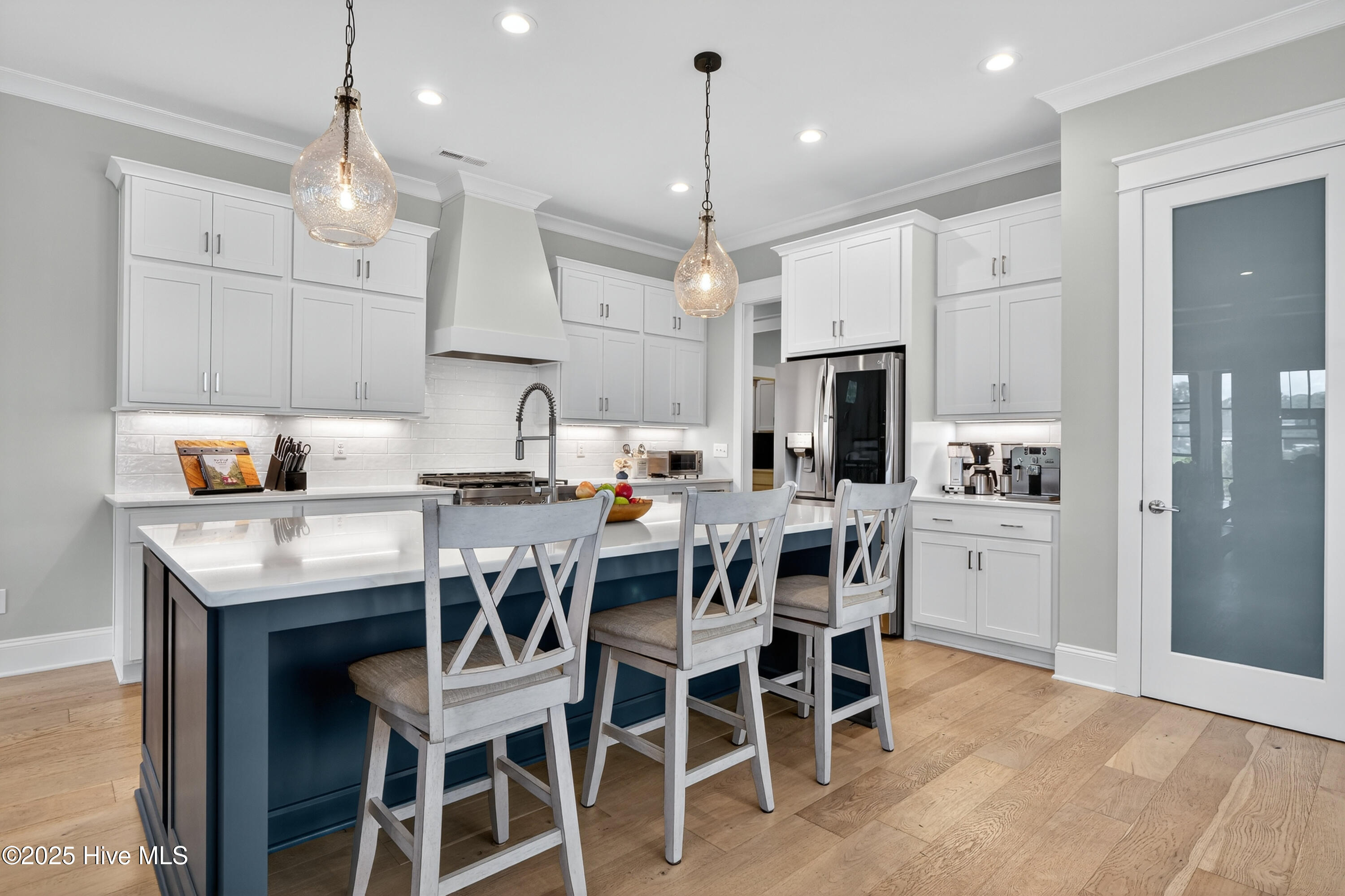 100523935 | Photo 15