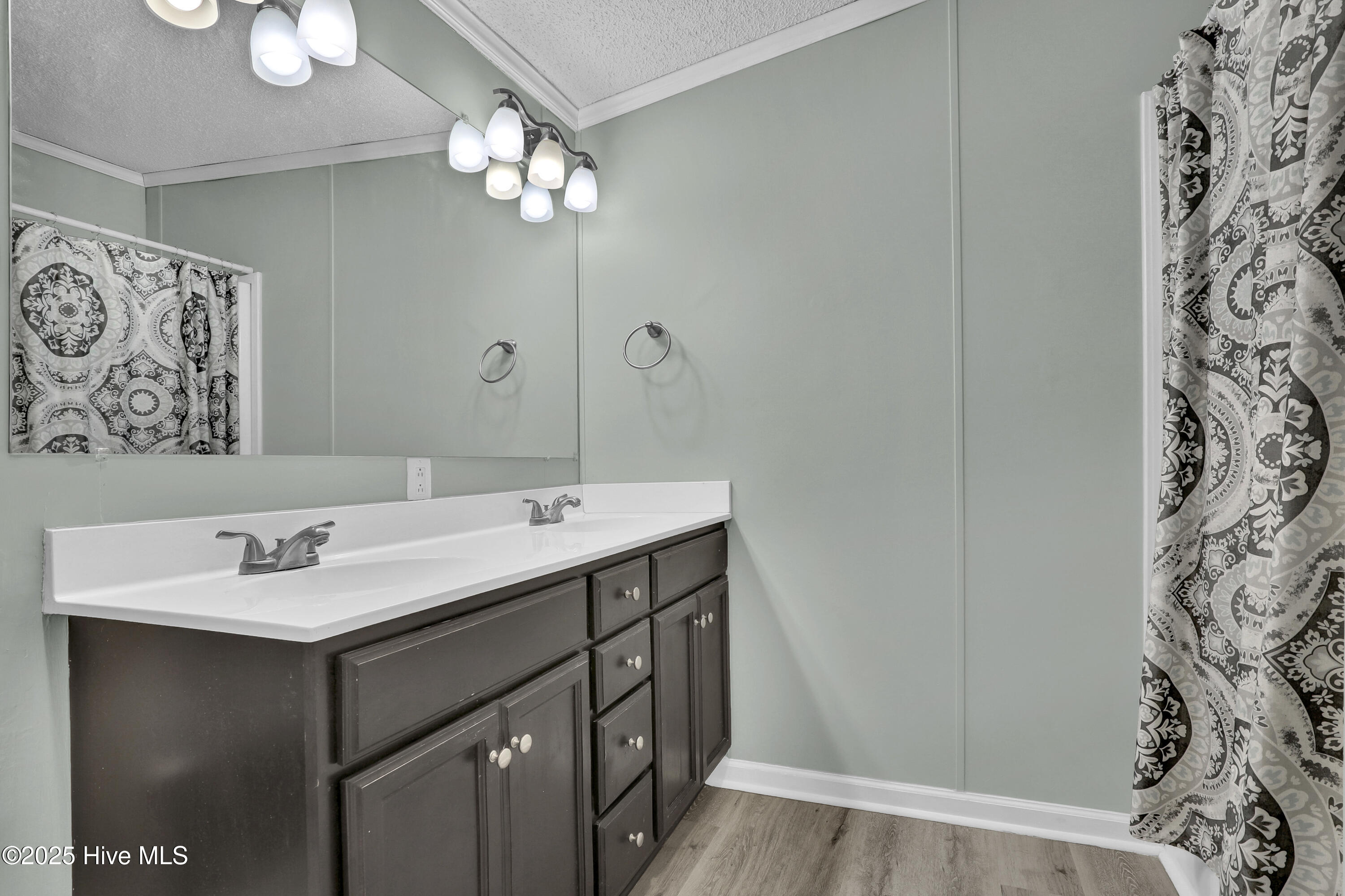 100550693 | Photo 19