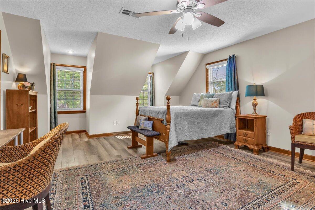 100565591 | Photo 50